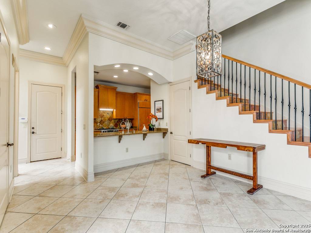 San Antonio, TX 78209-2565,7897 Broadway UNIT 1001