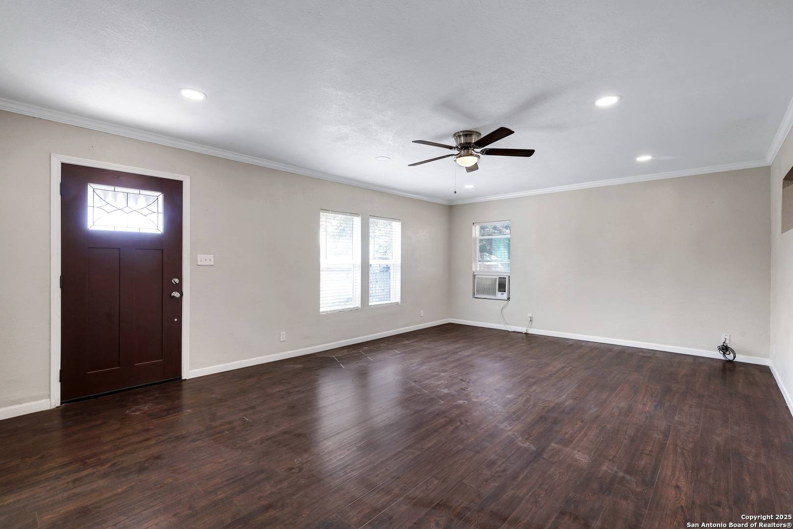Devine, TX 78016,507 Hayden