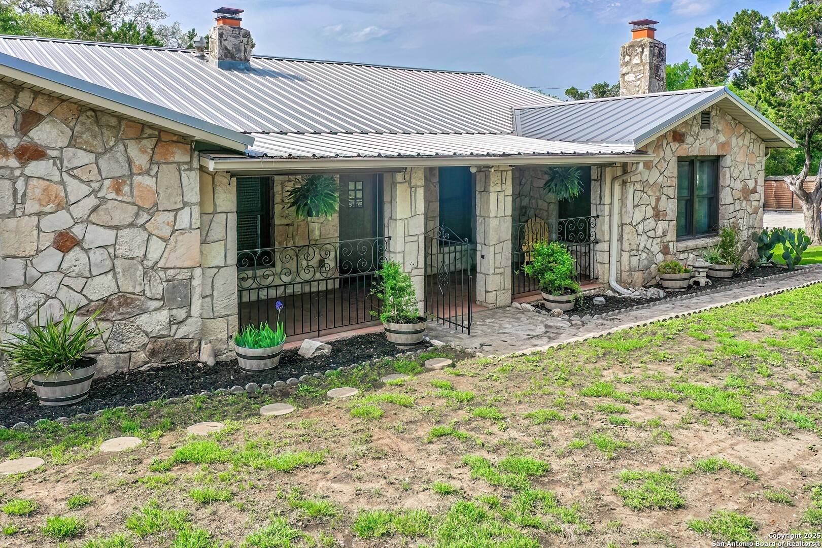 Mico, TX 78056,6986 County Road 271