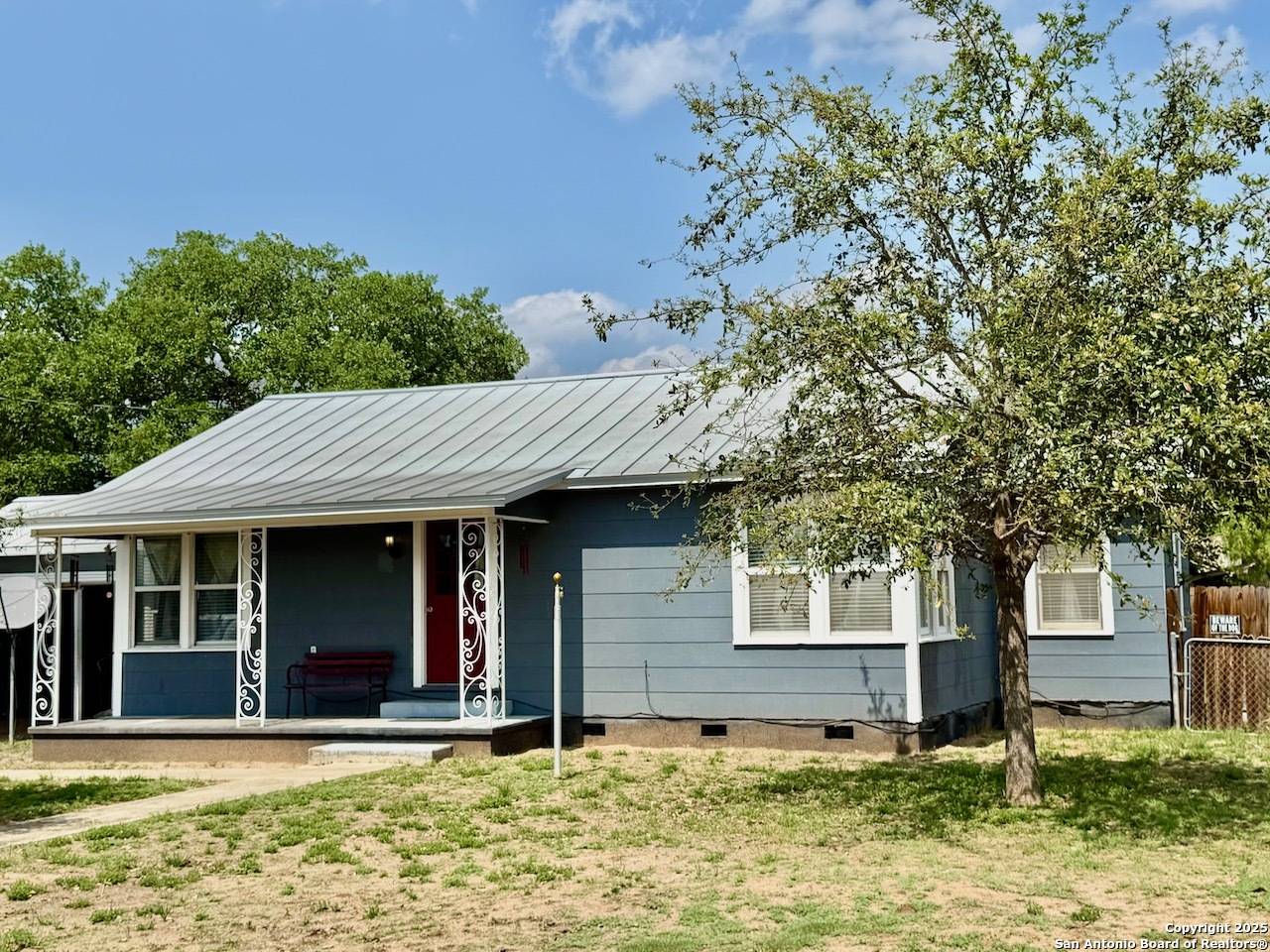 Devine, TX 78016,710 Hondo