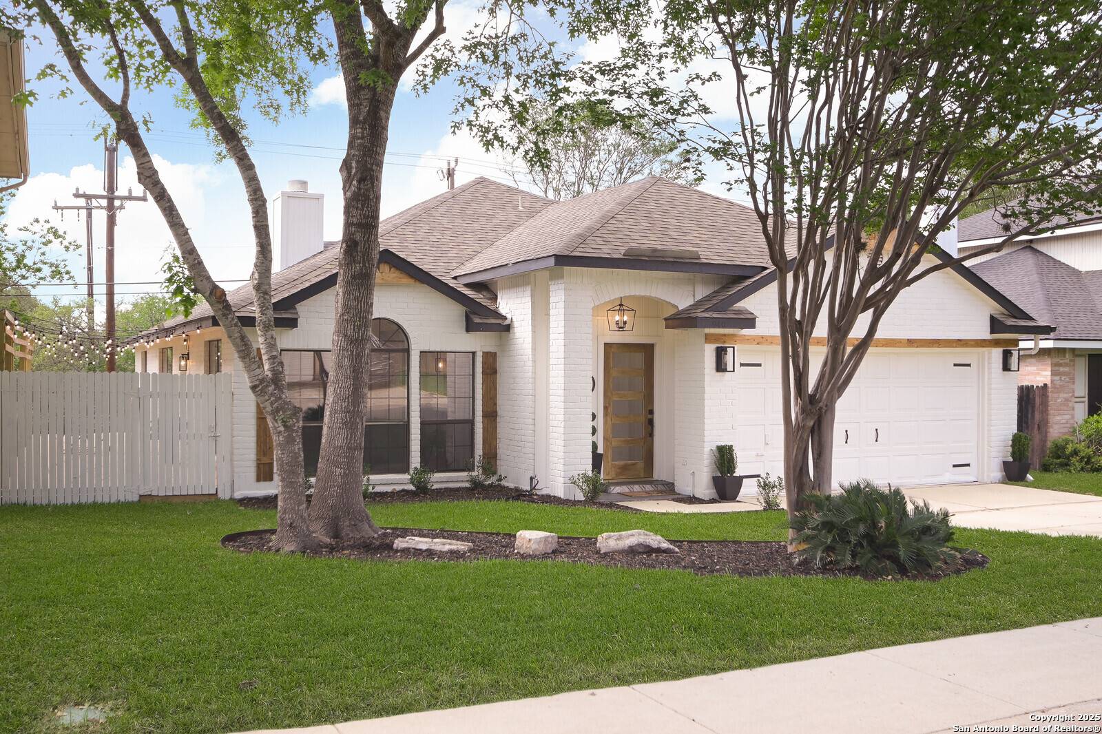 San Antonio, TX 78258,940 Hedgestone