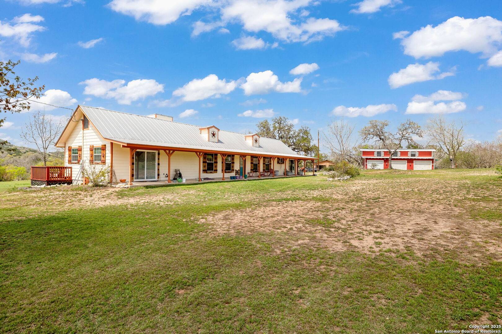 Pipe Creek, TX 78063,404 Lake Rd