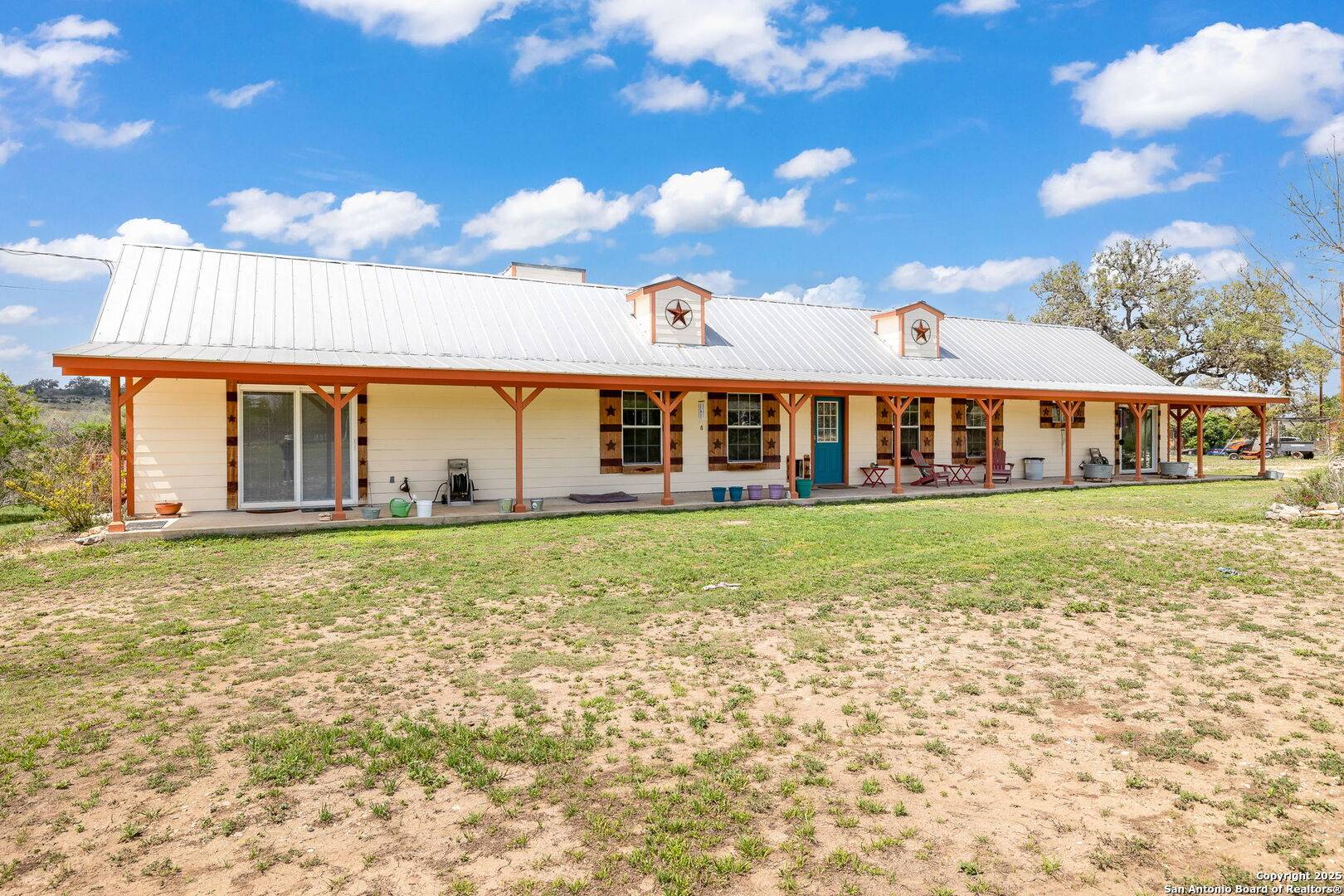 Pipe Creek, TX 78063,404 Lake Rd