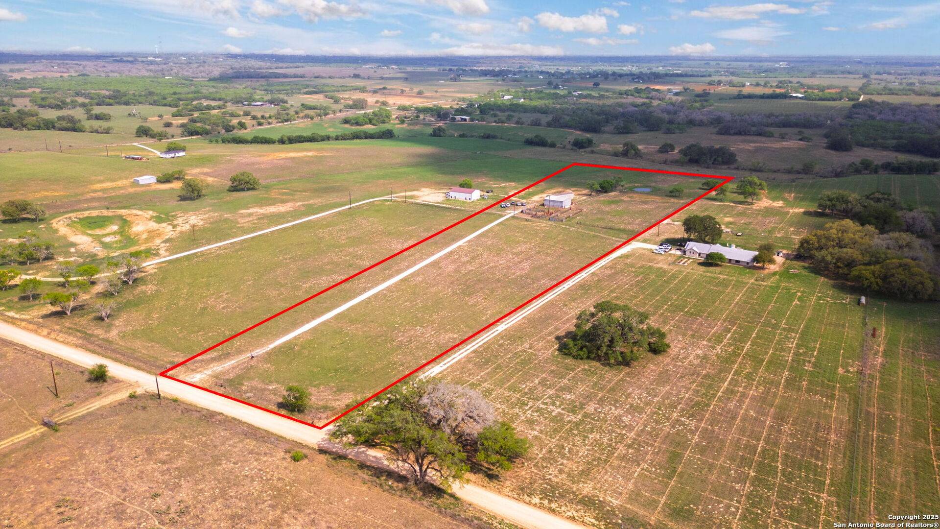 Floresville, TX 78114,2998 County Road 302