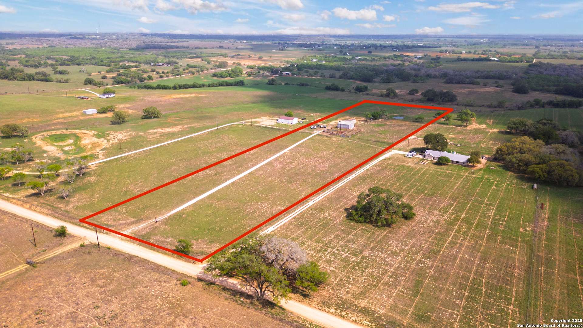 Floresville, TX 78114,2998 County Road 302