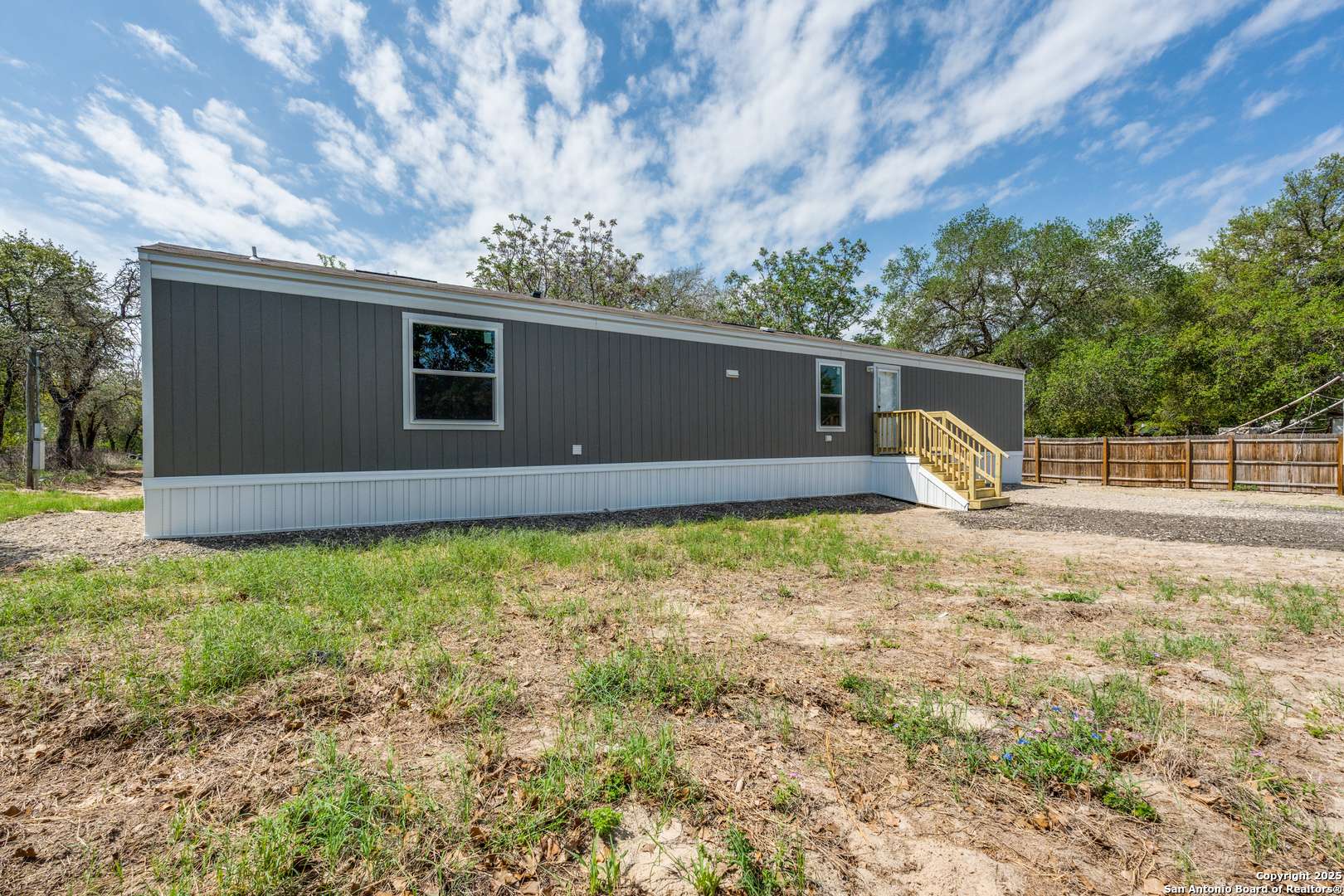Elmendorf, TX 78112,4506 New Mathis