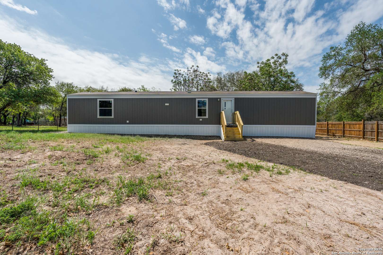 Elmendorf, TX 78112,4506 New Mathis