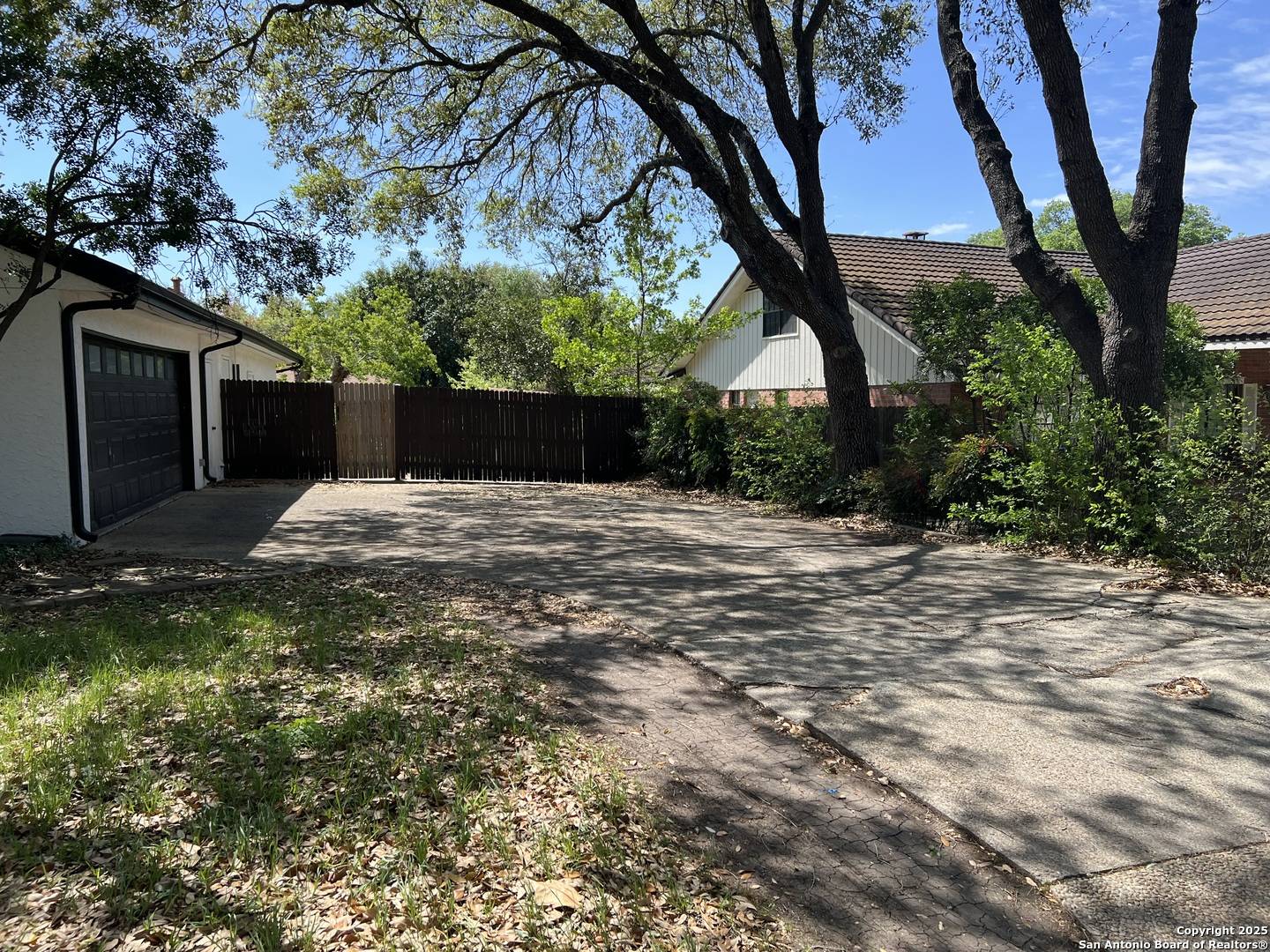 Windcrest, TX 78239-2720,6218 Hickory Hollow