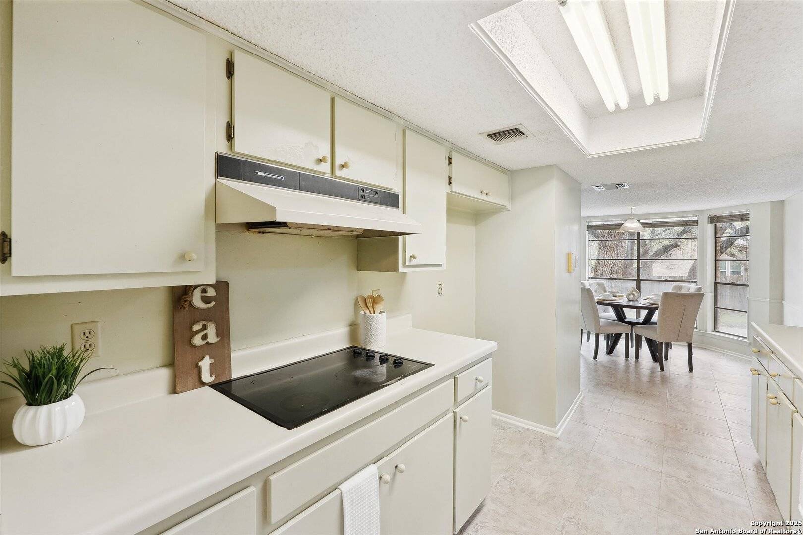 San Antonio, TX 78254,9318 Fallworth
