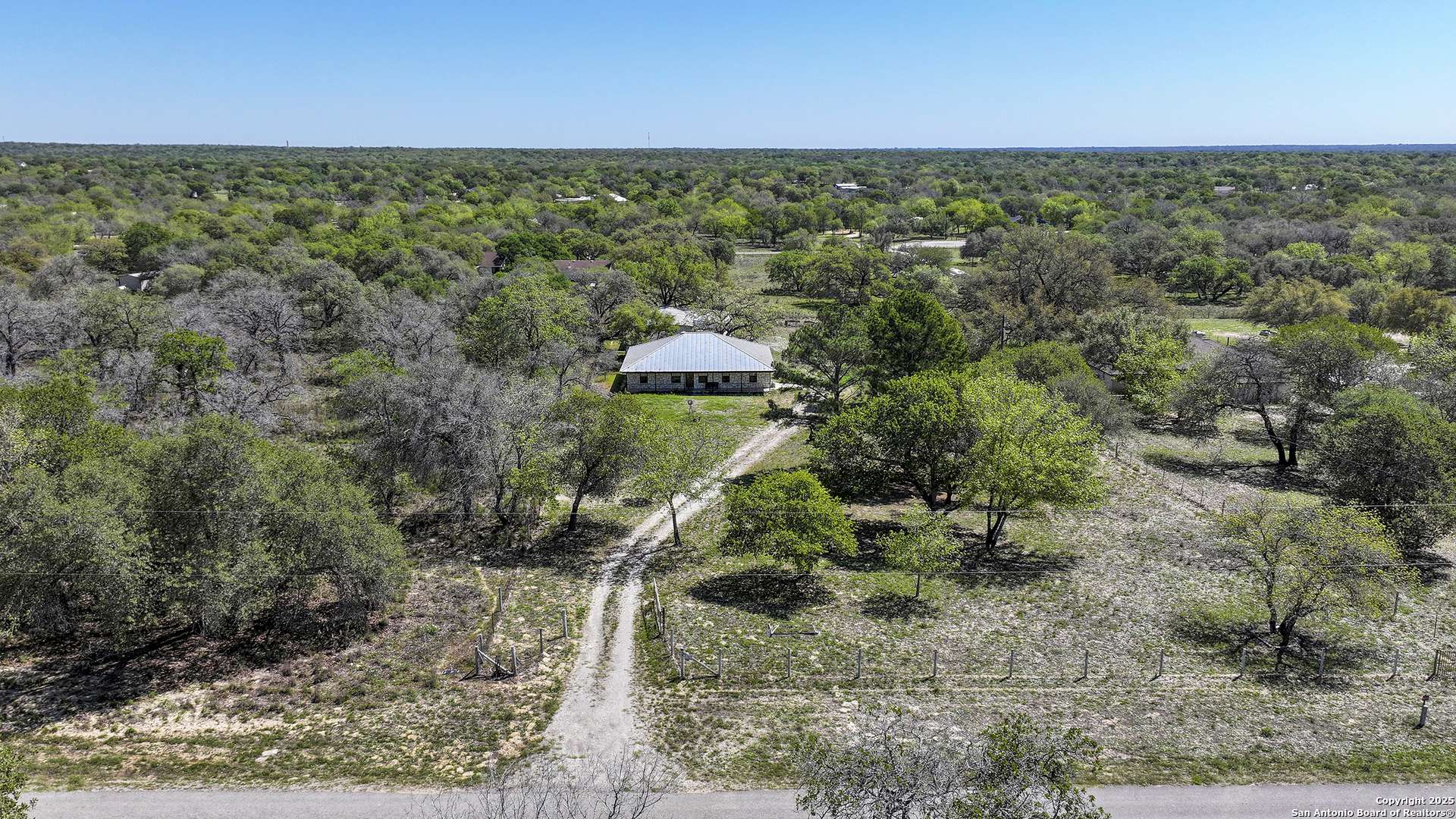 Floresville, TX 78114,904 Eagle Creek