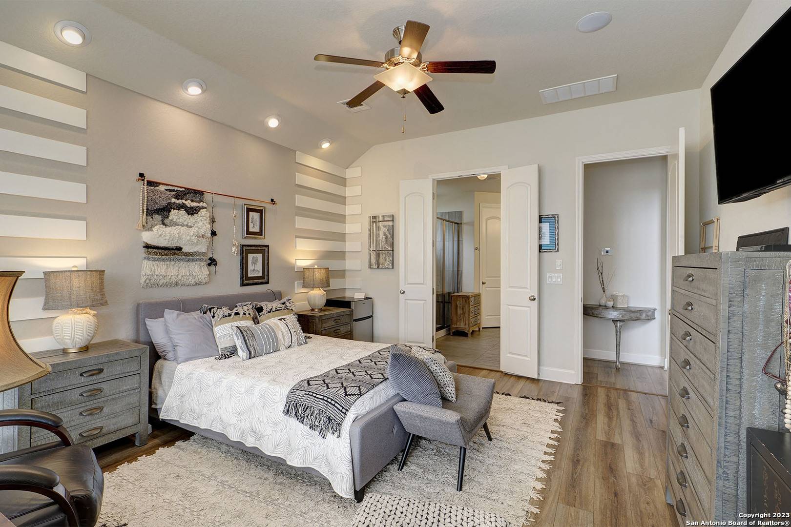 Cibolo, TX 78108-3052,865 SILVER FOX