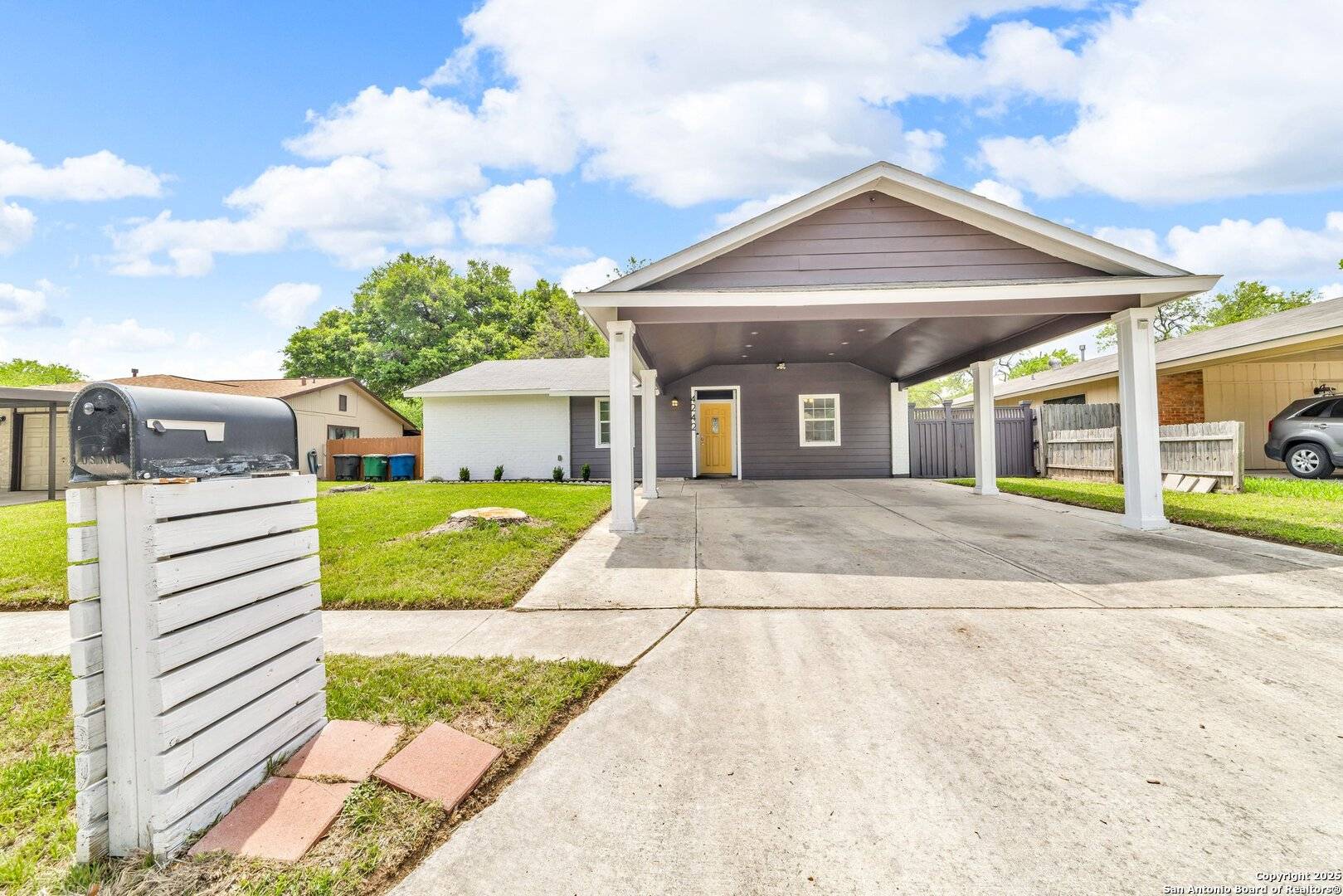 San Antonio, TX 78222,4242 apple tree