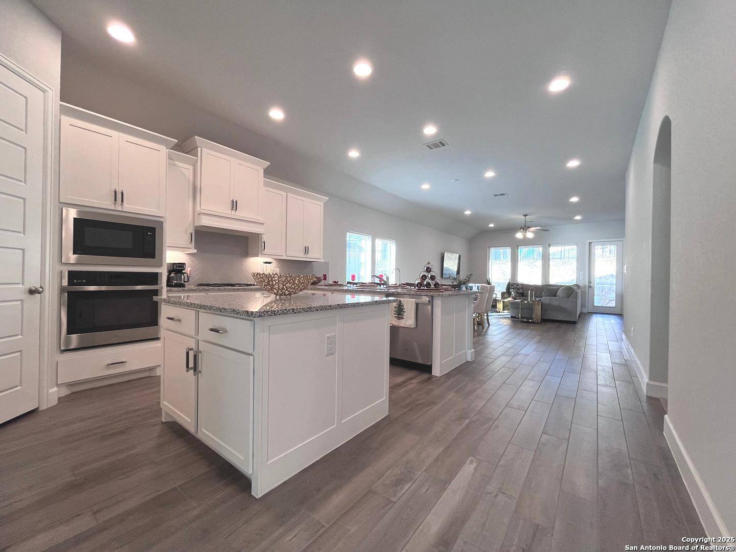Boerne, TX 78006,221 Navarro