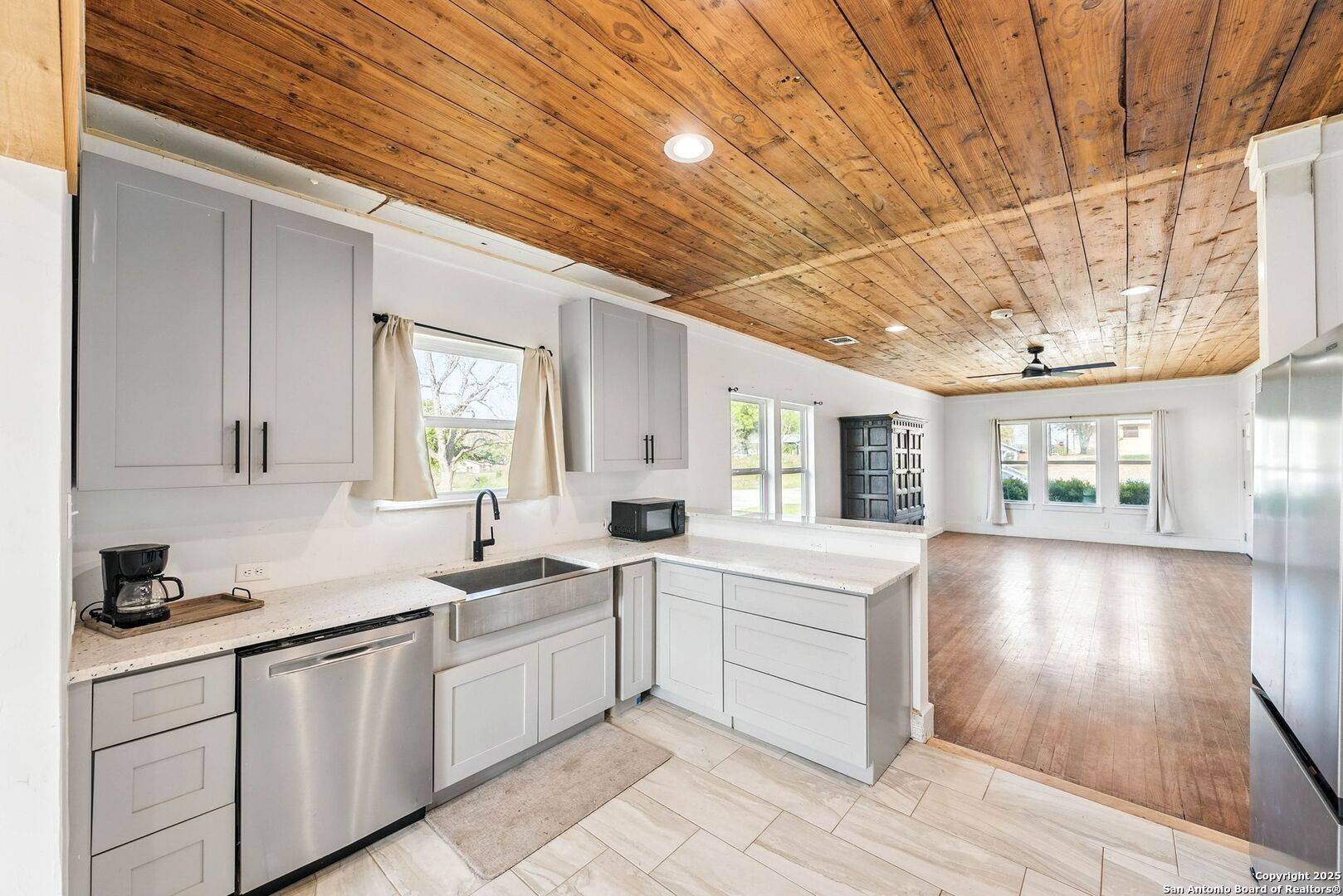 Stockdale, TX 78160,104 Persons St