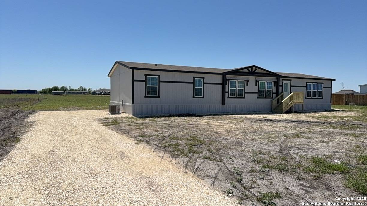 Natalia, TX 78059,438 county road 679