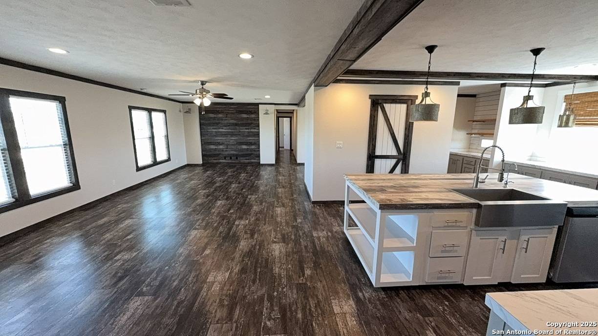 Natalia, TX 78059,438 county road 679