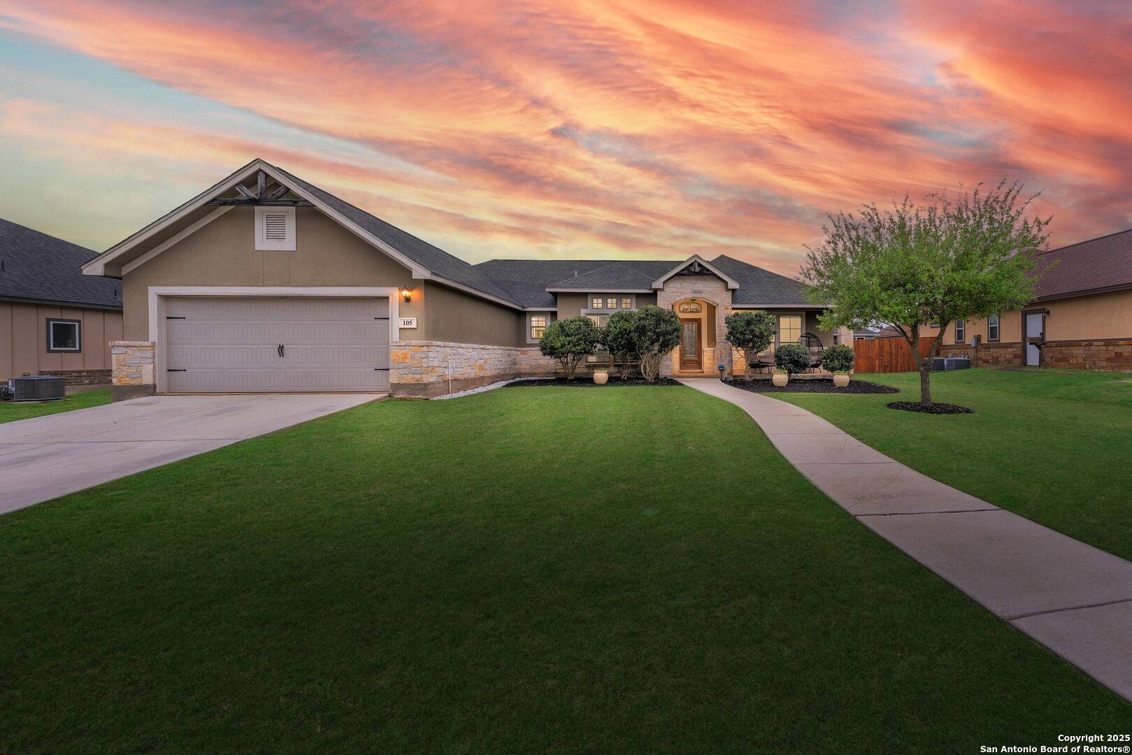 Floresville, TX 78114,105 Grandview Rd