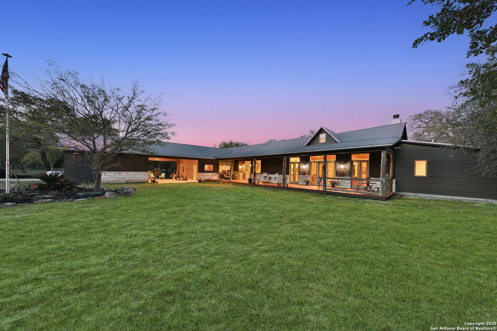 Adkins, TX 78101,1523 Meadow Glen