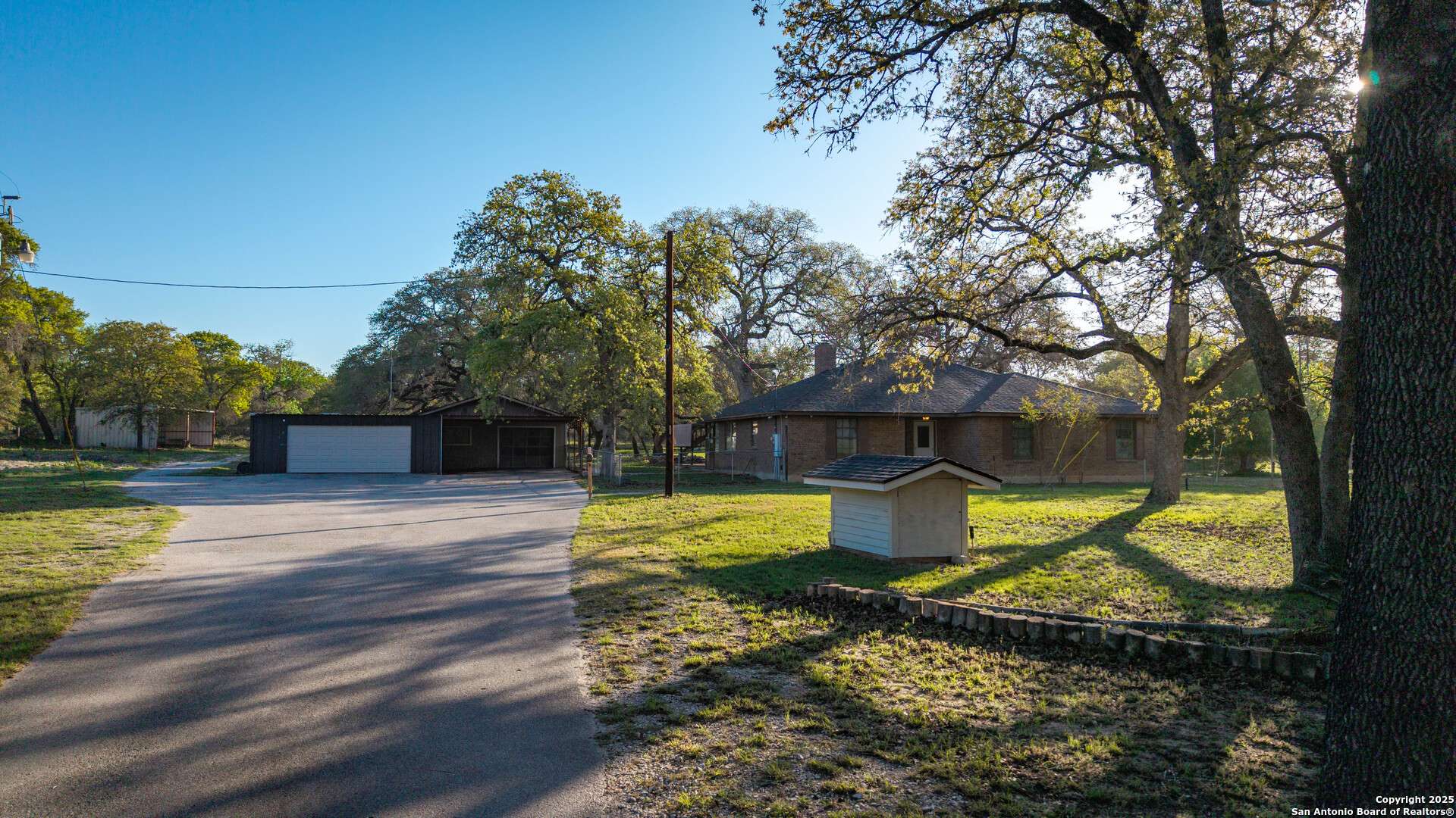 Floresville, TX 78114,123 Lost Springs