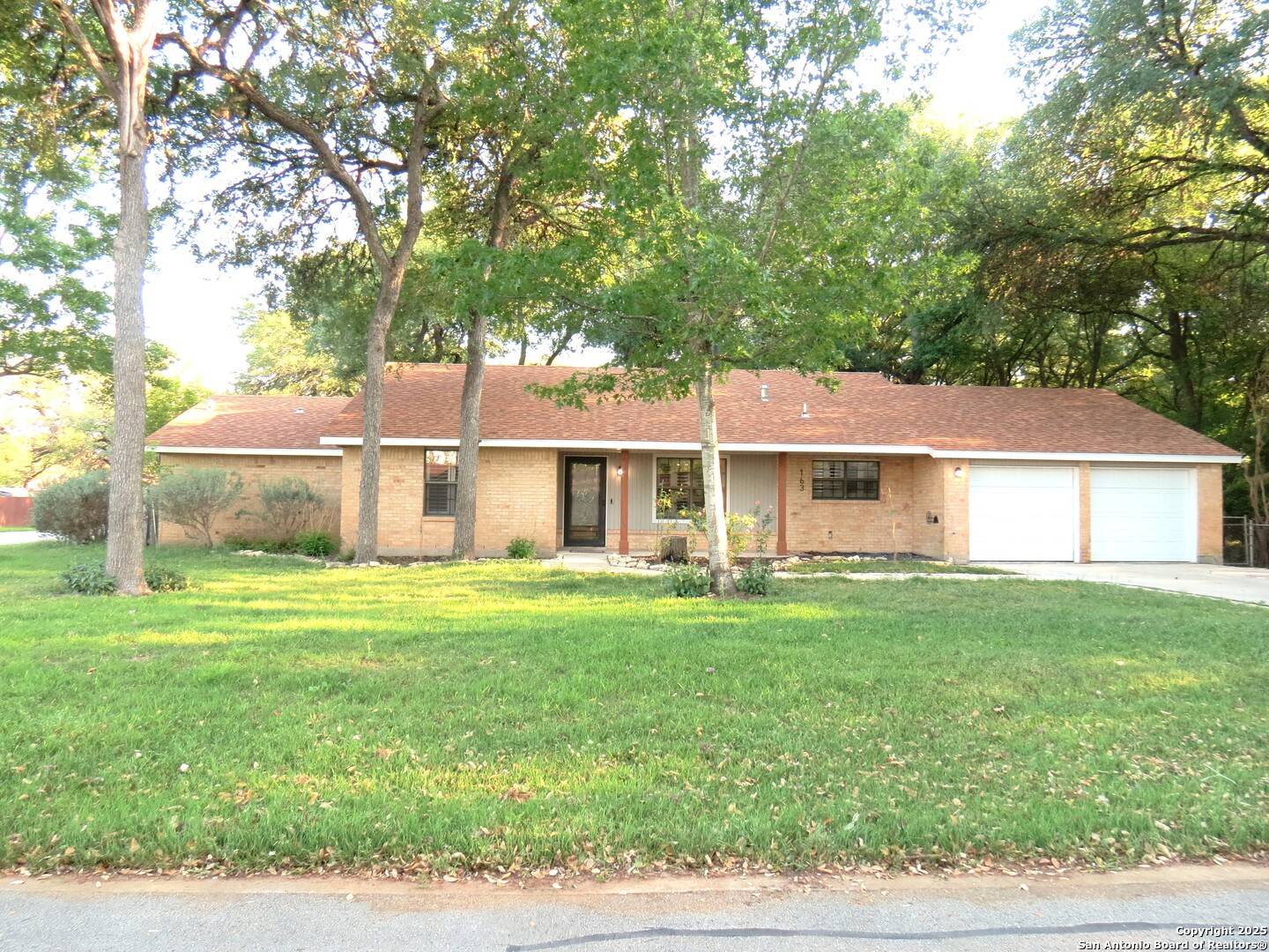 Seguin, TX 78155,163 Lone Oak