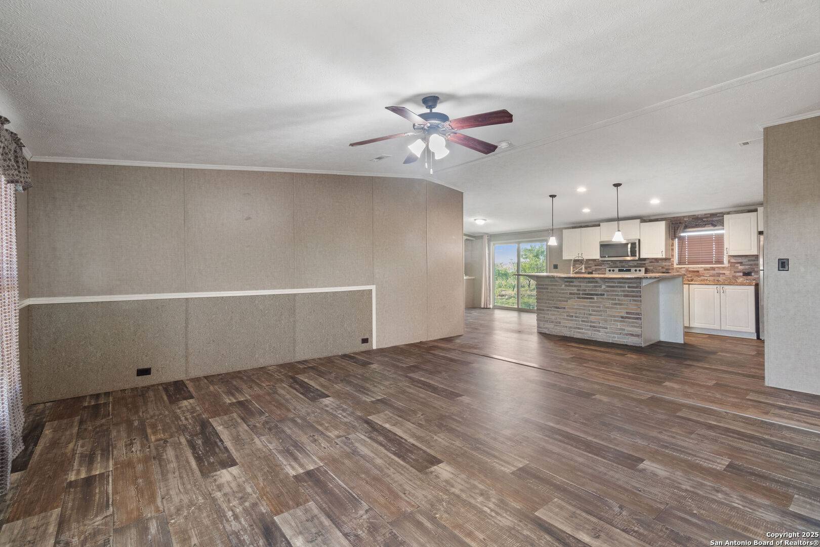 Hondo, TX 78861,985 Lobo