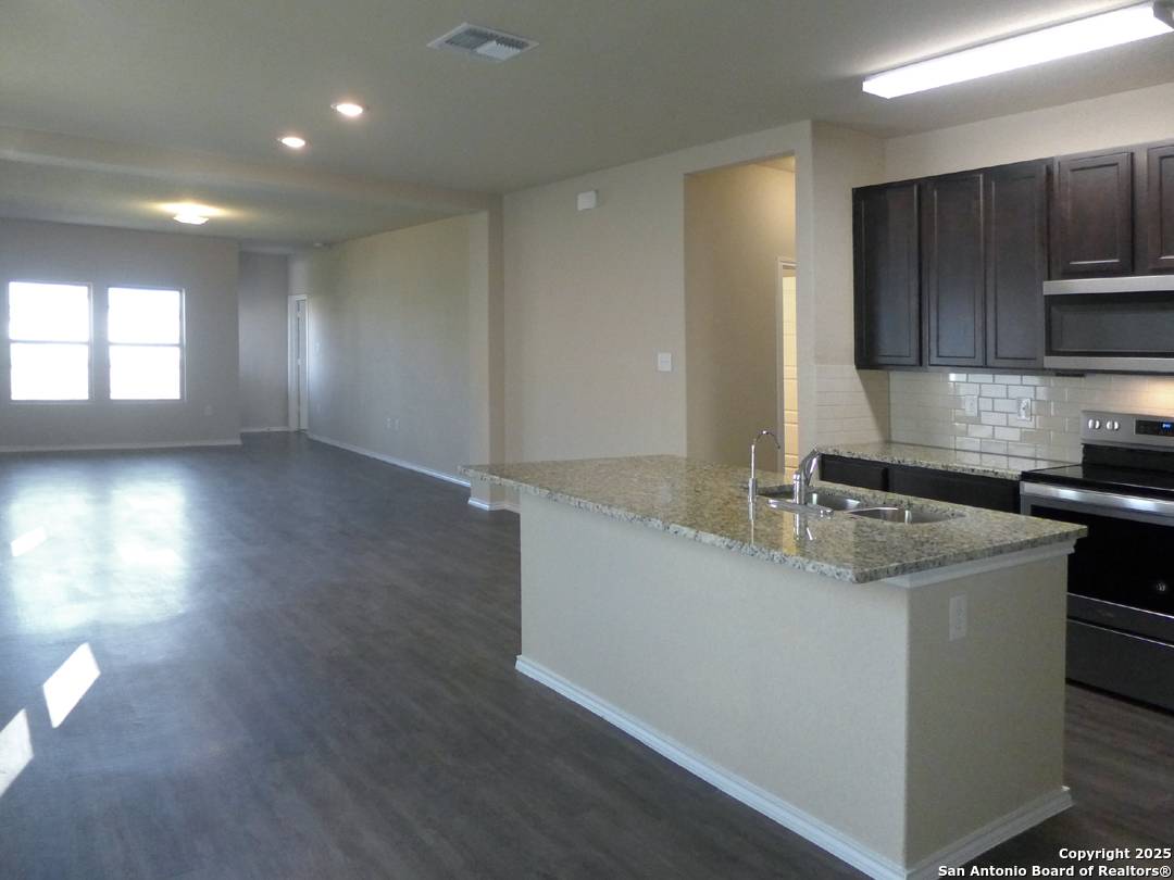 Converse, TX 78109,10807 Fox Trot Way