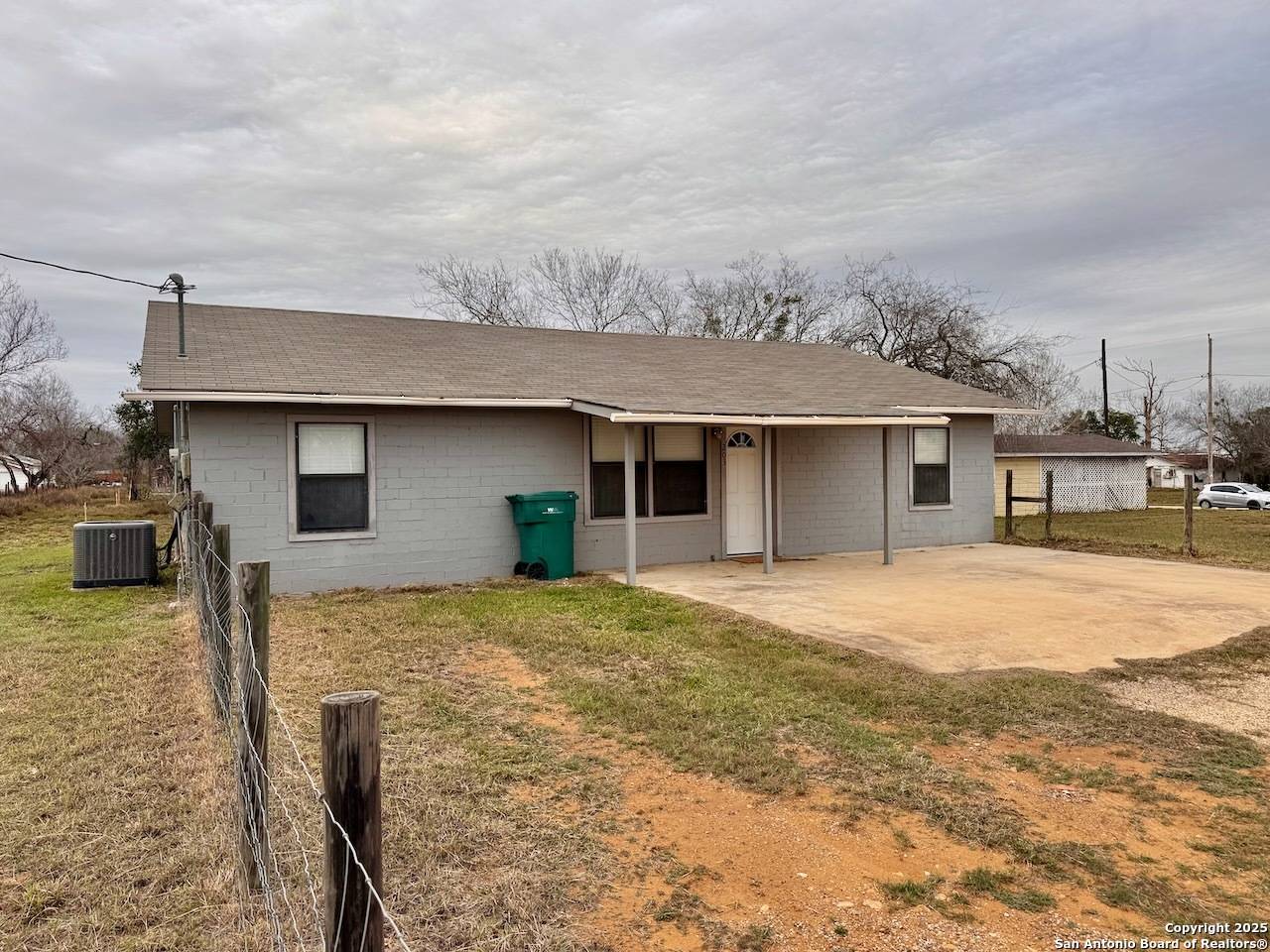 Jourdanton, TX 78026,203 Zanderson