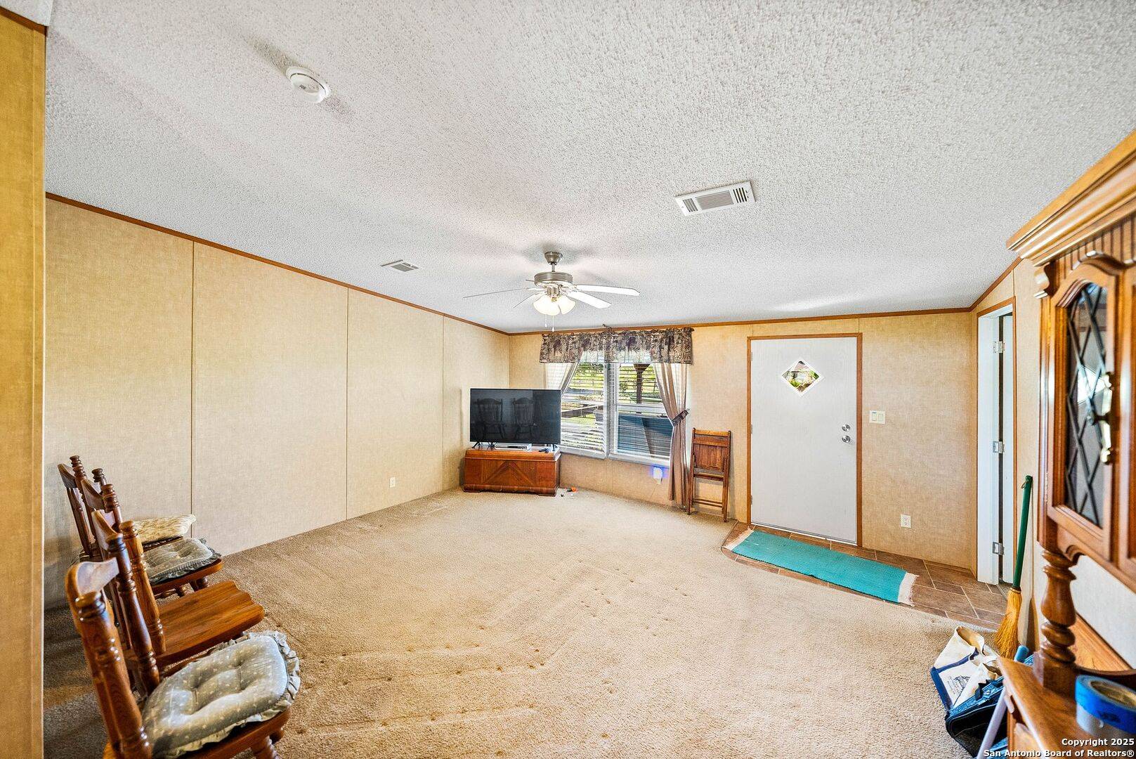 Devine, TX 78016,585 County Road 7718