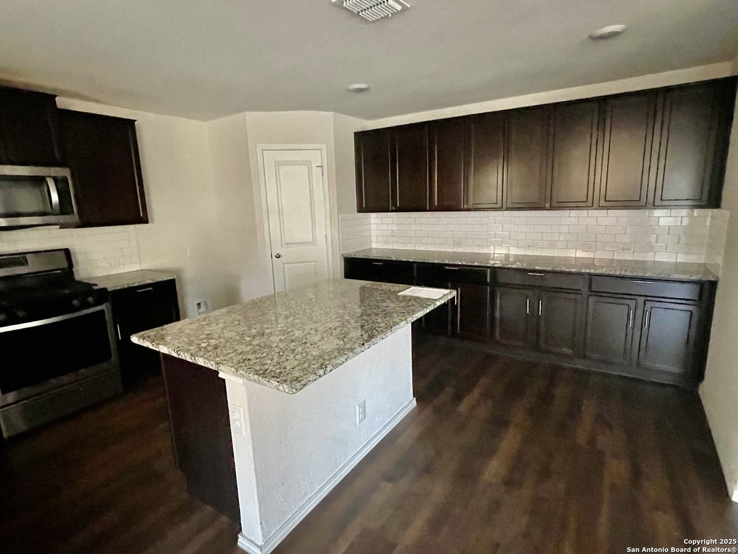Converse, TX 78109,8131 Falcon Meadow