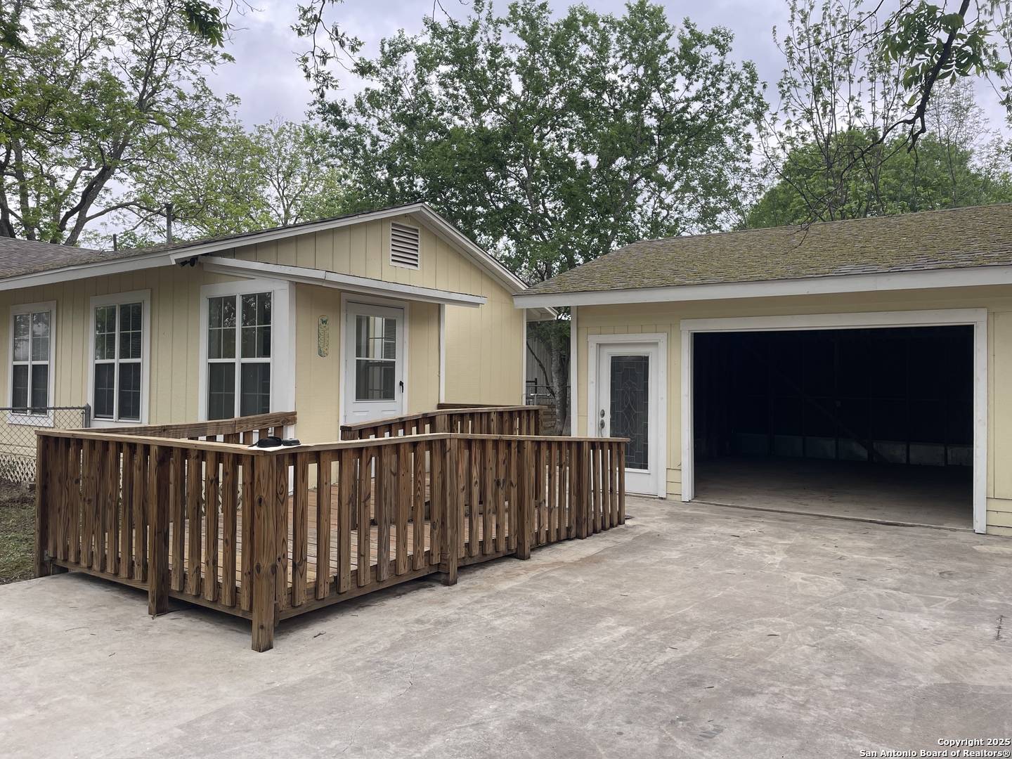 Hondo, TX 78861,605 Avenue M