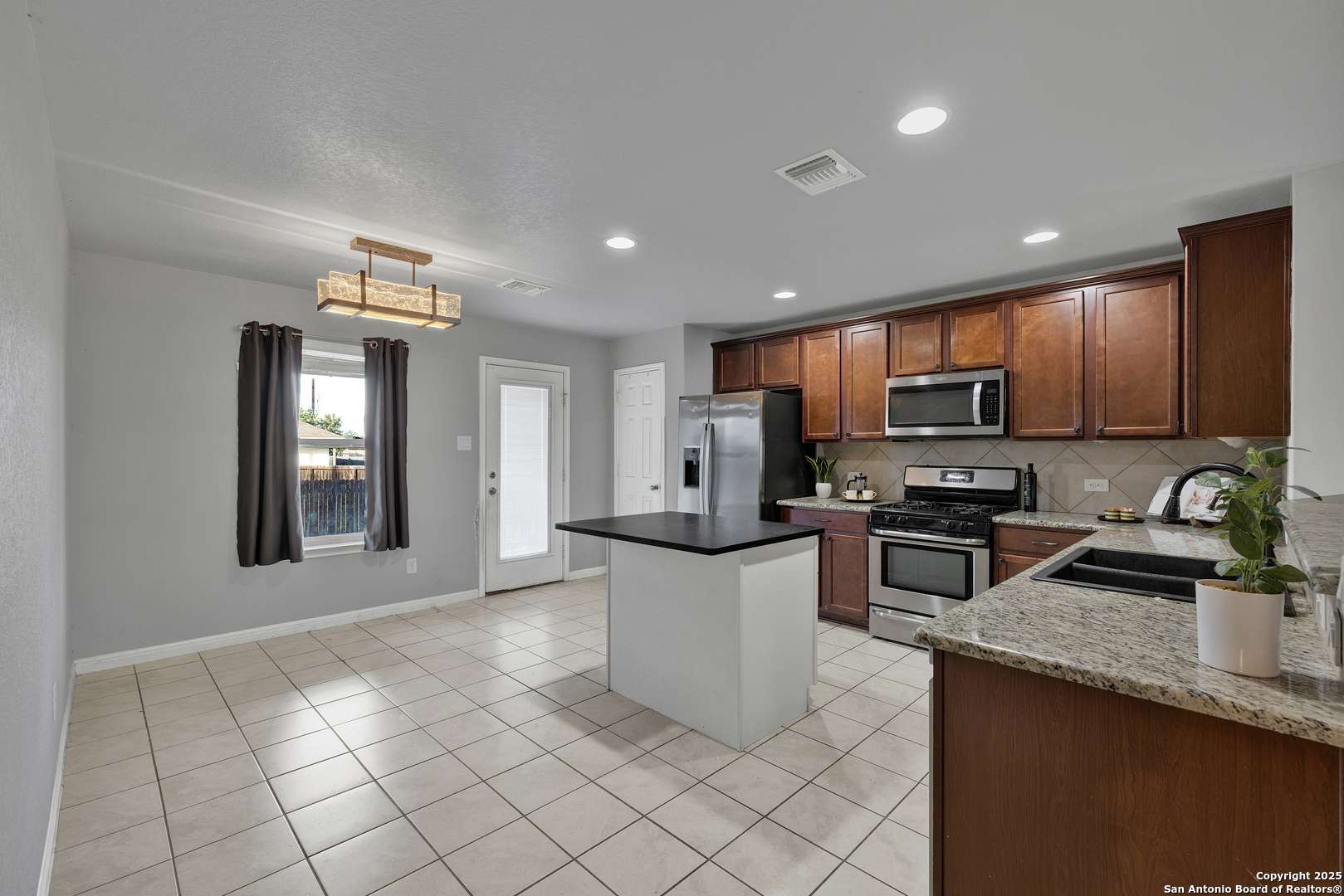 New Braunfels, TX 78130-4433,2491 DIAMONDBACK TRL