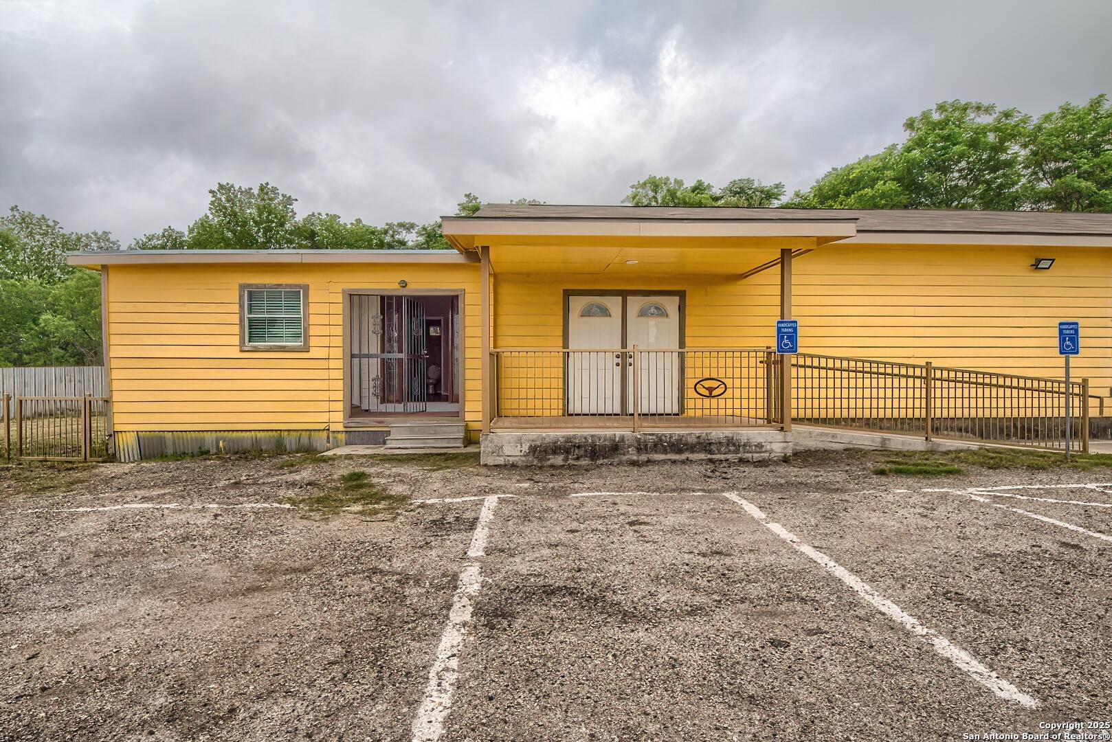 Somerset, TX 78069,19015 K