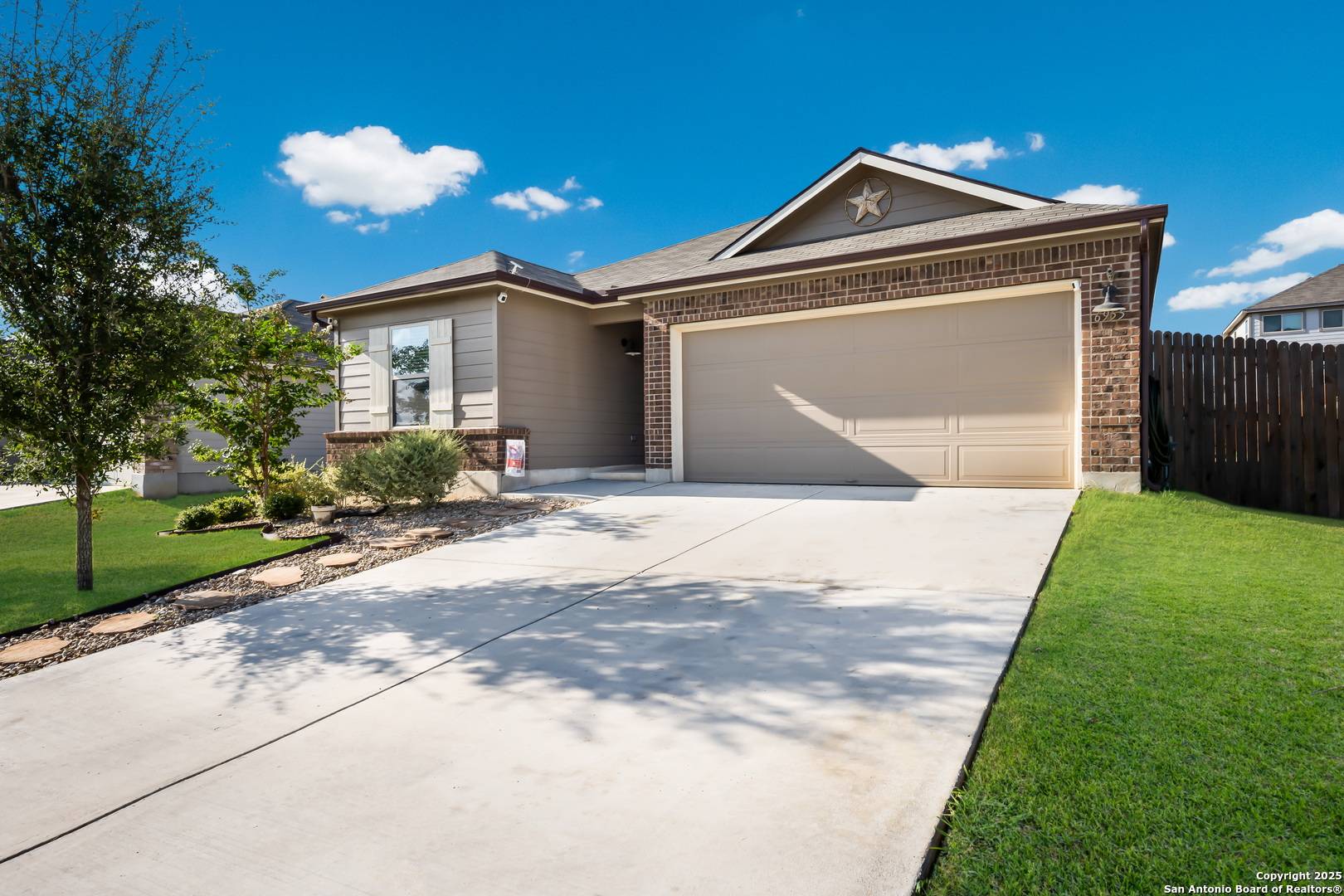 Converse, TX 78109,6955 Shiraz Way