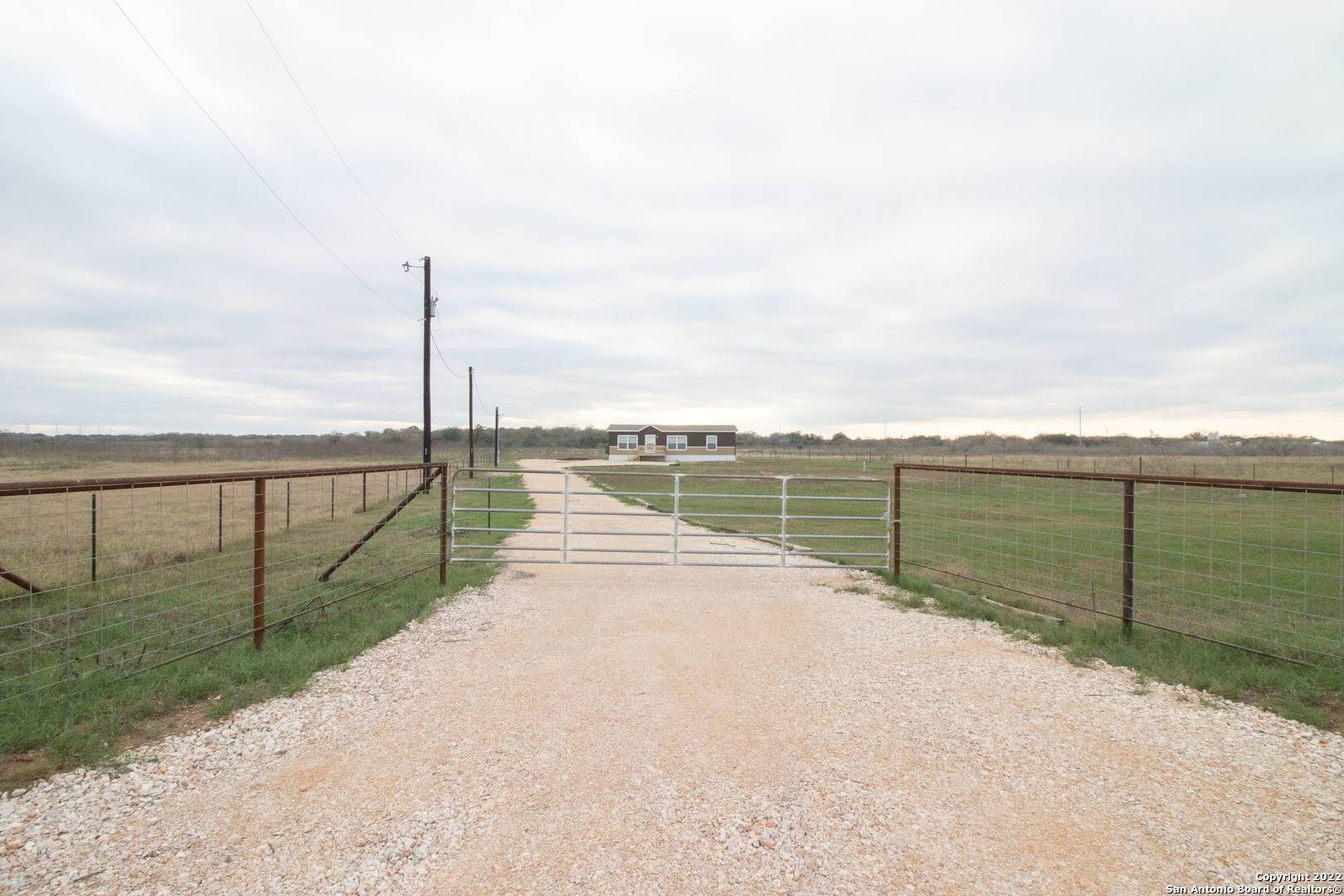 Floresville, TX 78114,254 County Road 406