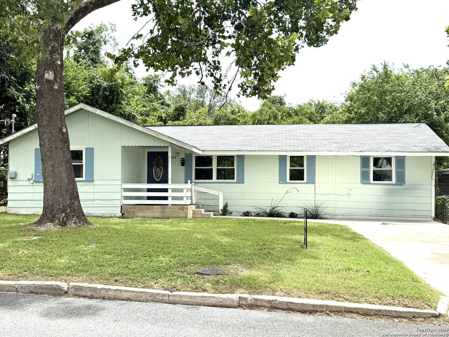 Seguin, TX 78155,705 Short