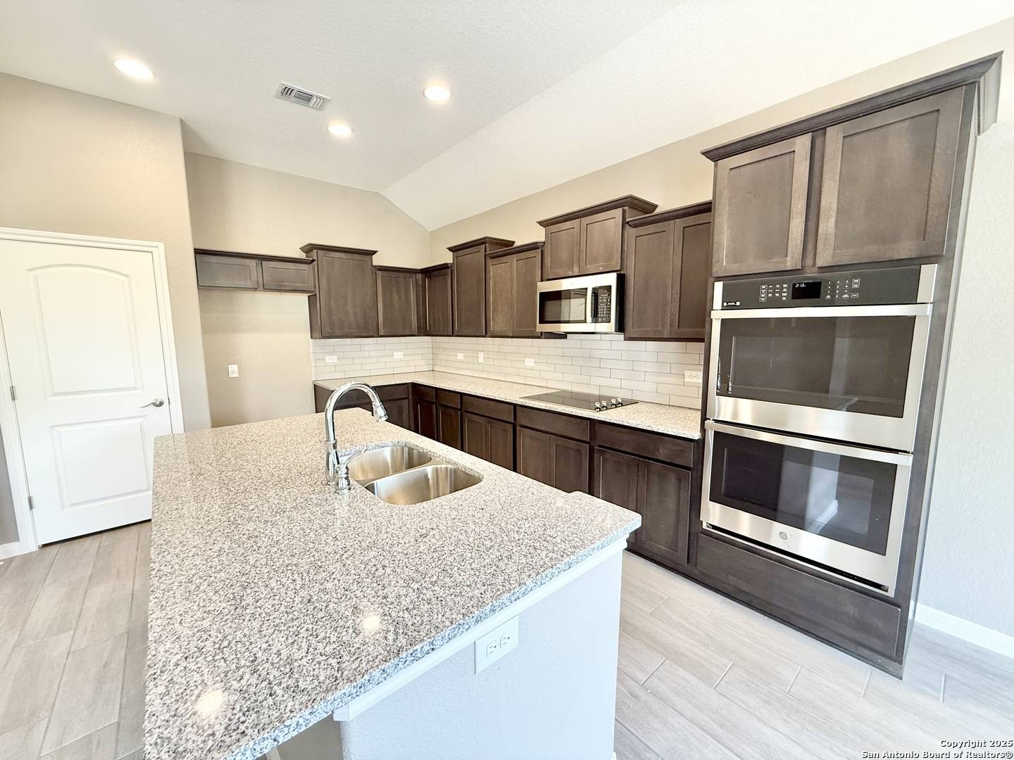 Pleasanton, TX 78064,207 Valley Forge