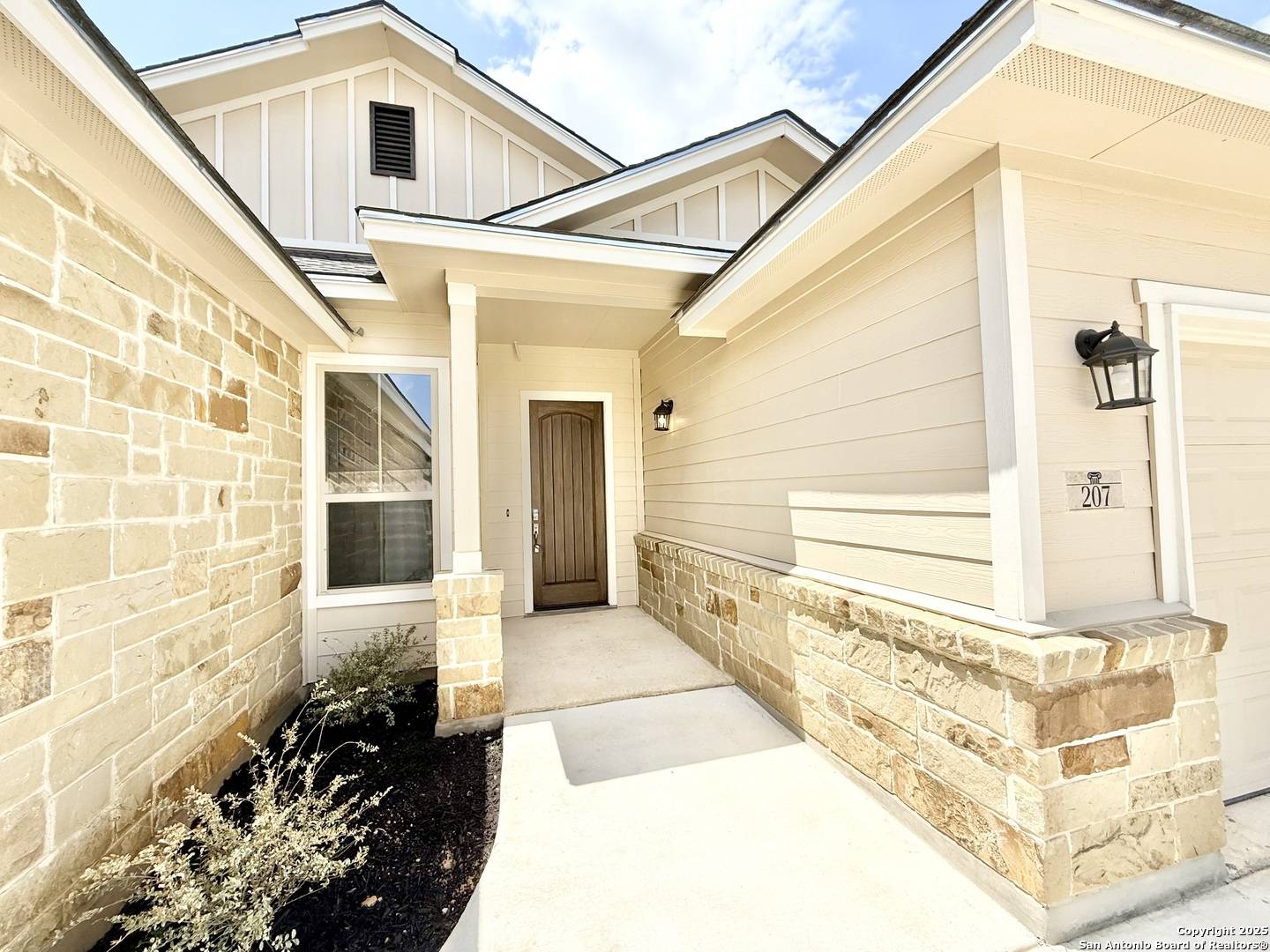 Pleasanton, TX 78064,207 Valley Forge