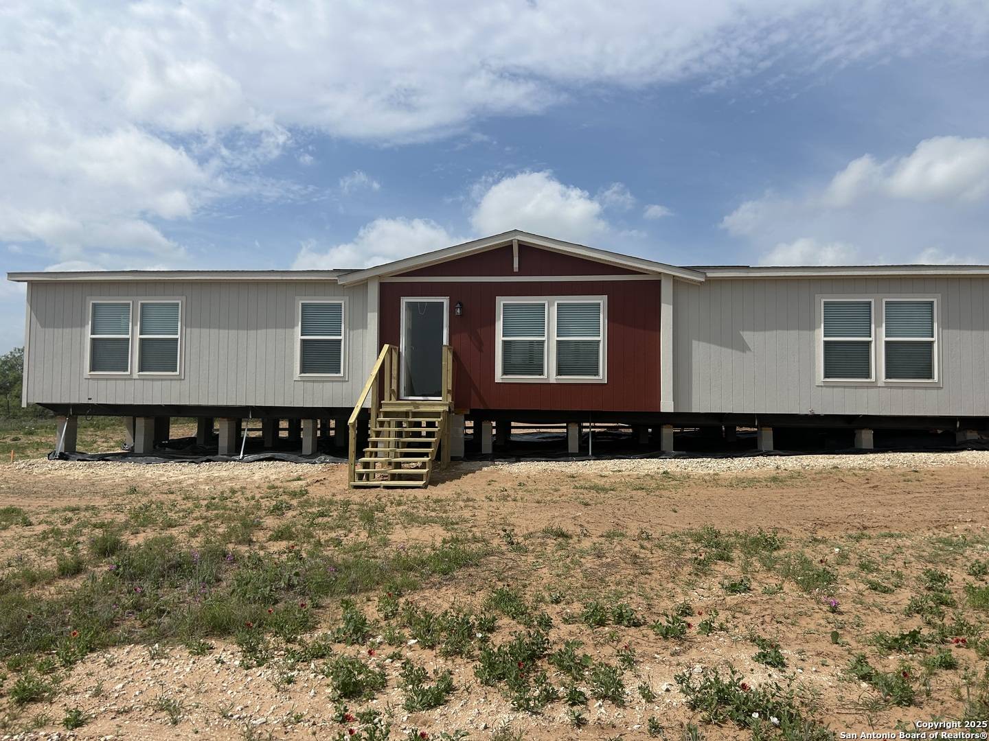 Floresville, TX 78114,1038 County Road 329