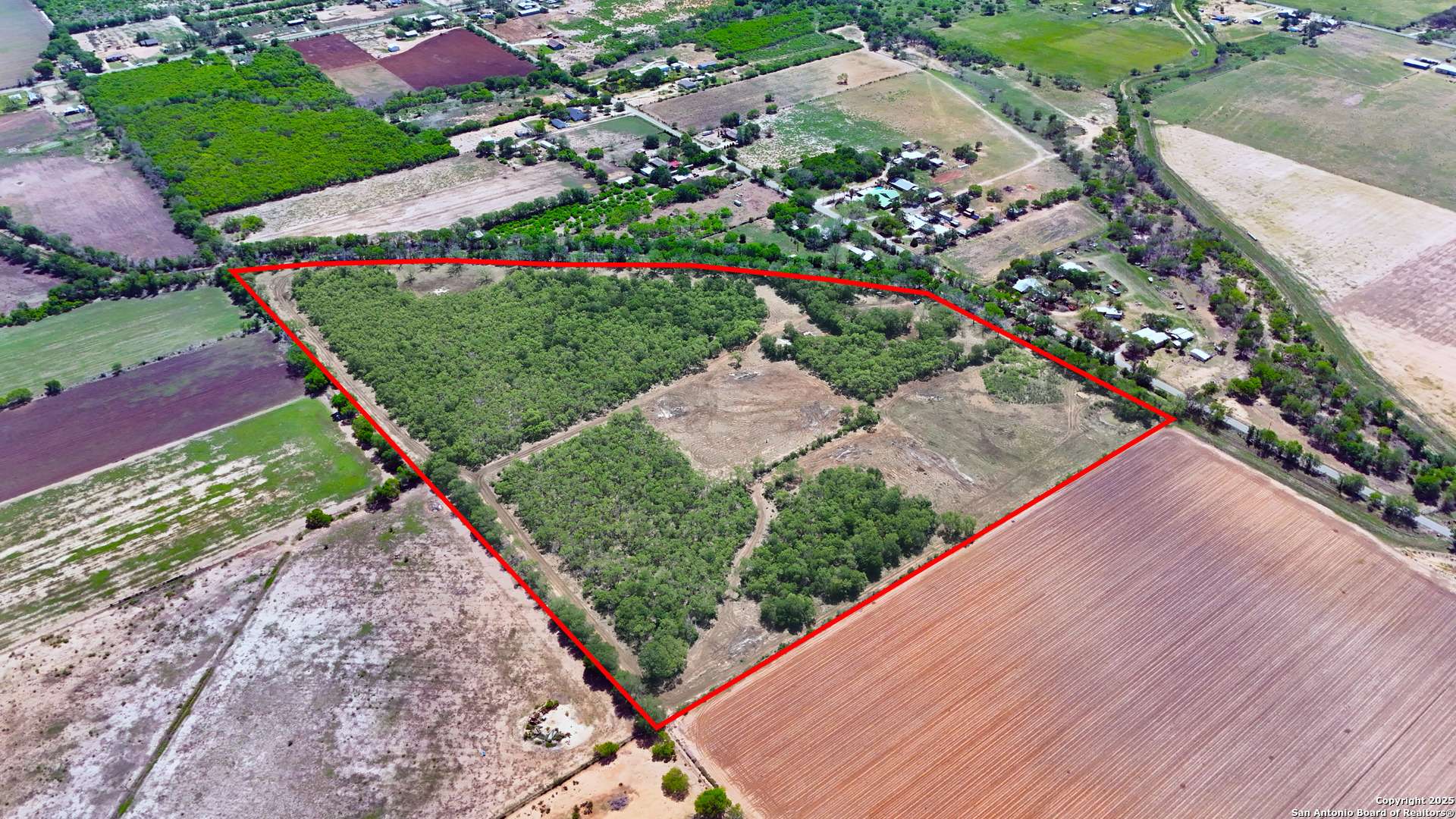 Devine, TX 78016,304 county road 6611