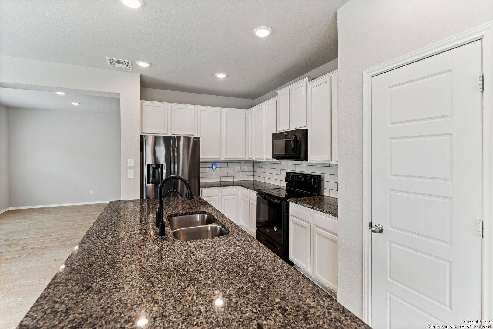 San Antonio, TX 78233-3033,15207 Comanche Gard