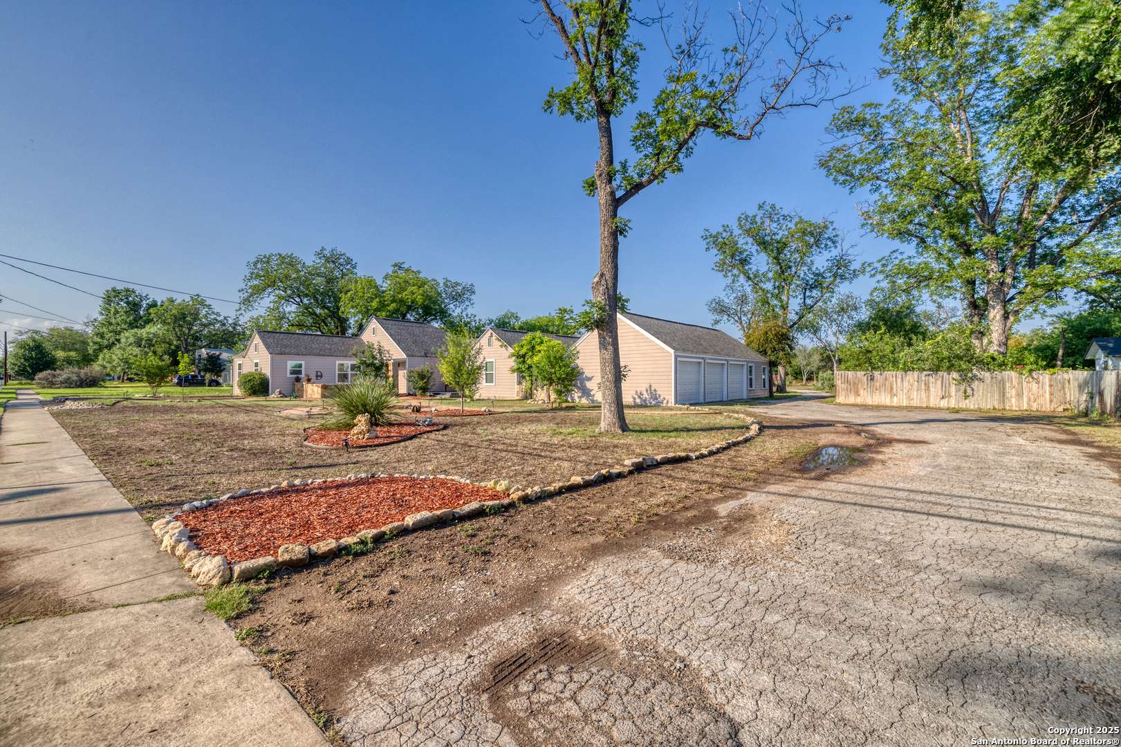 Uvalde, TX 78801,1100 High