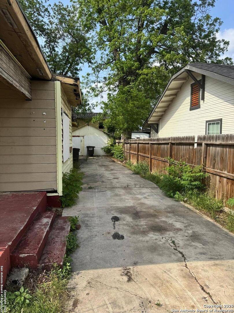 San Antonio, TX 78202,2243 Houston