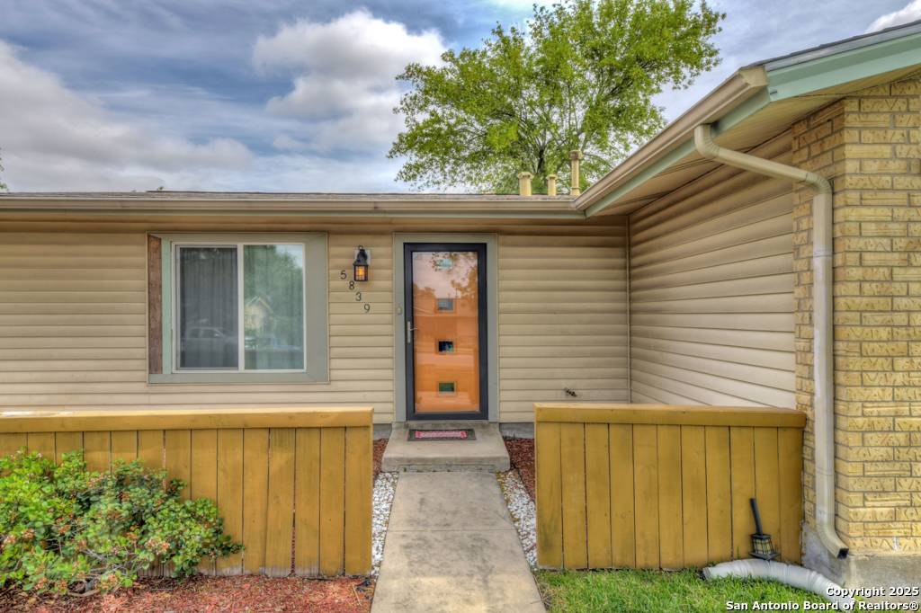 San Antonio, TX 78218,5839 Castle Yard