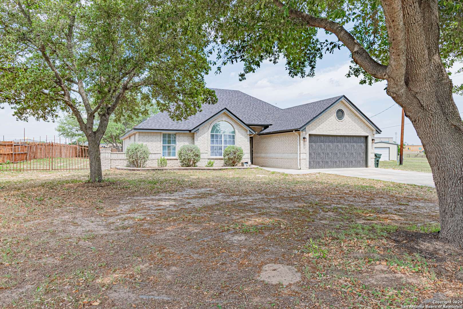 La Vernia, TX 78121,433 Bear Gardens
