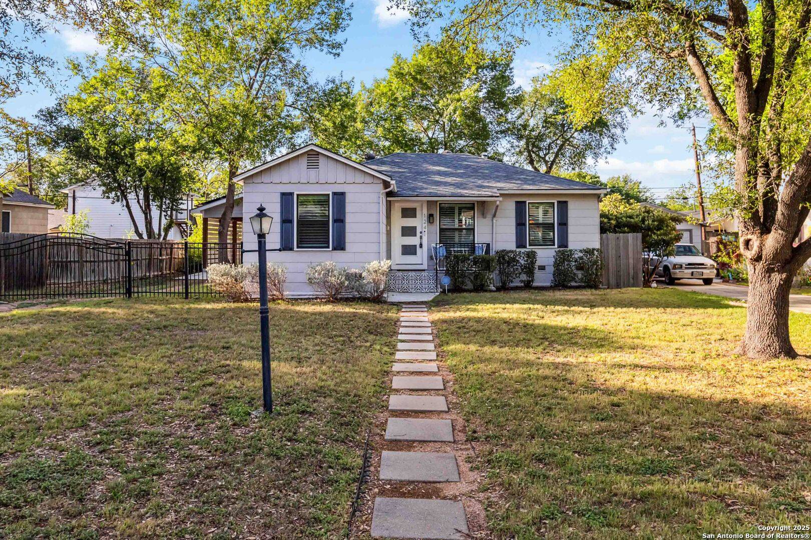 San Antonio, TX 78209,124 Harmon