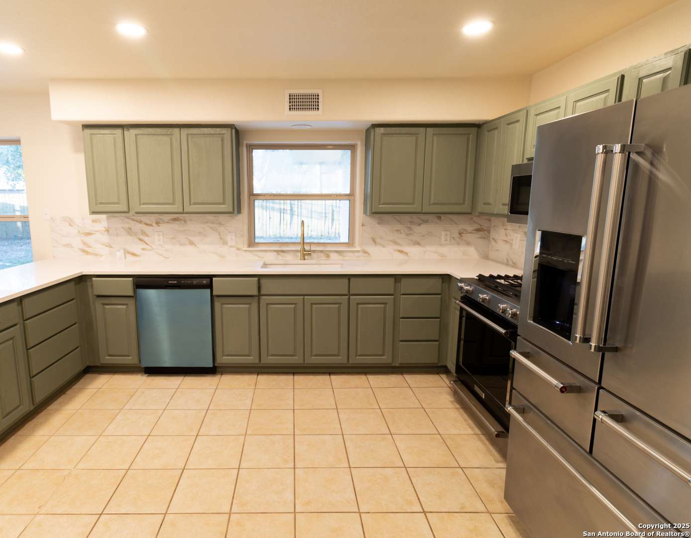 Beeville, TX 78102,905 Inez
