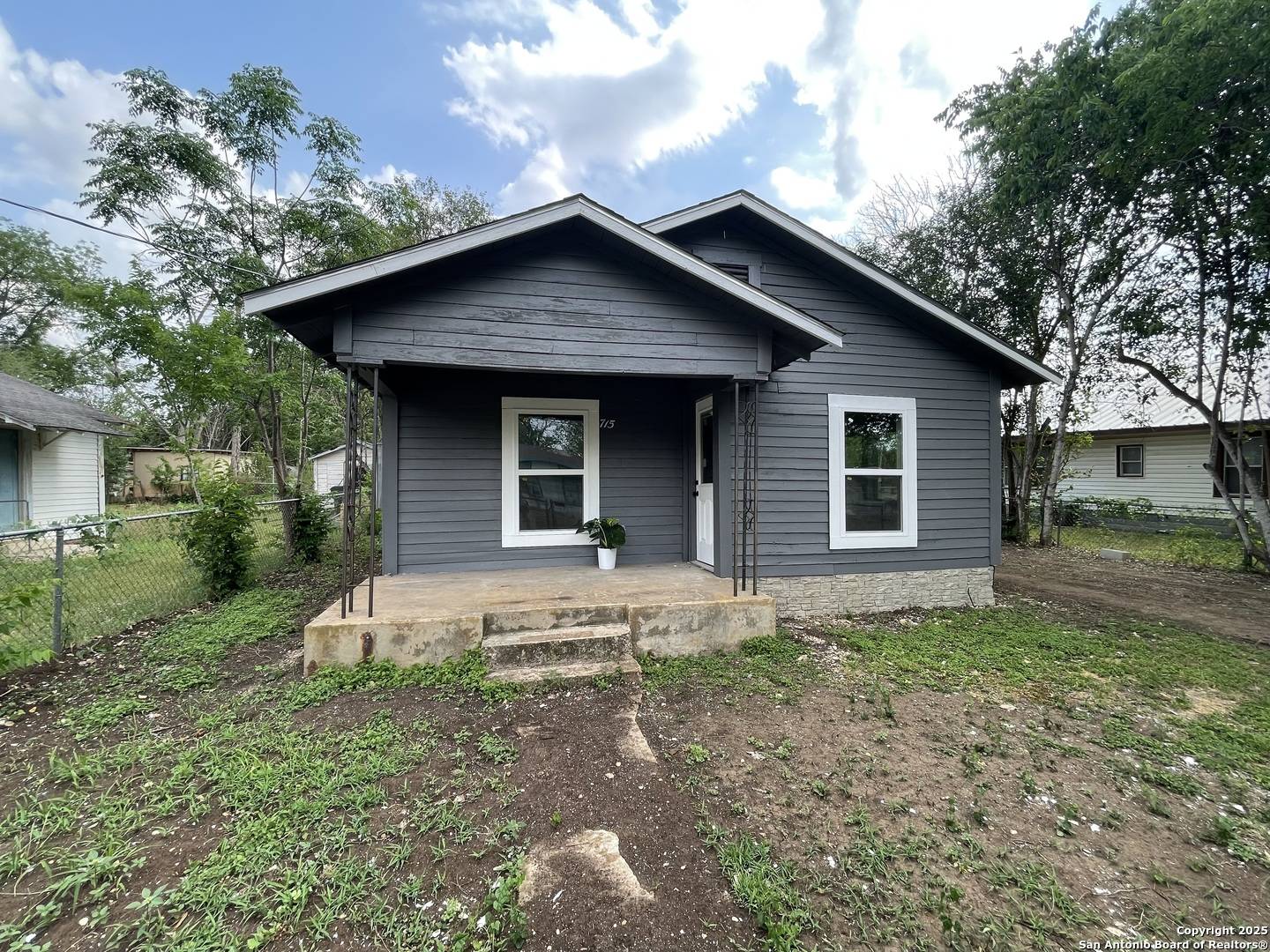 Seguin, TX 78155,715 Mitchell