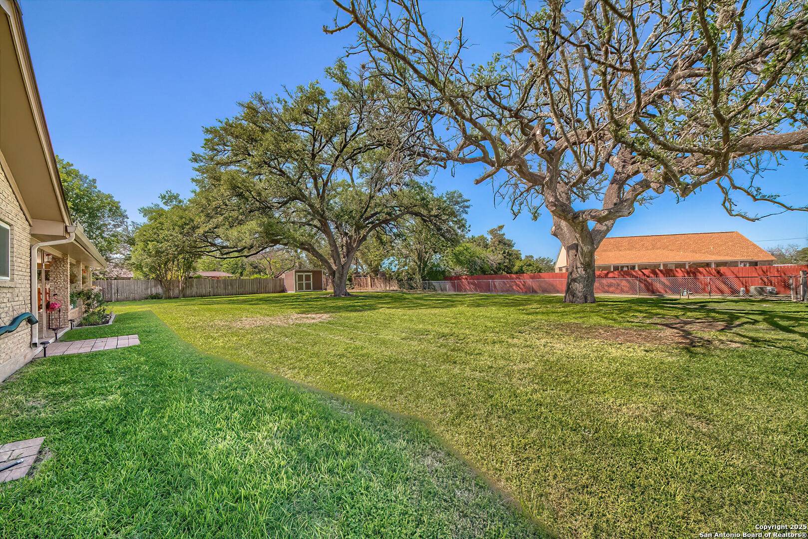 Hondo, TX 78861,1206 Acorn
