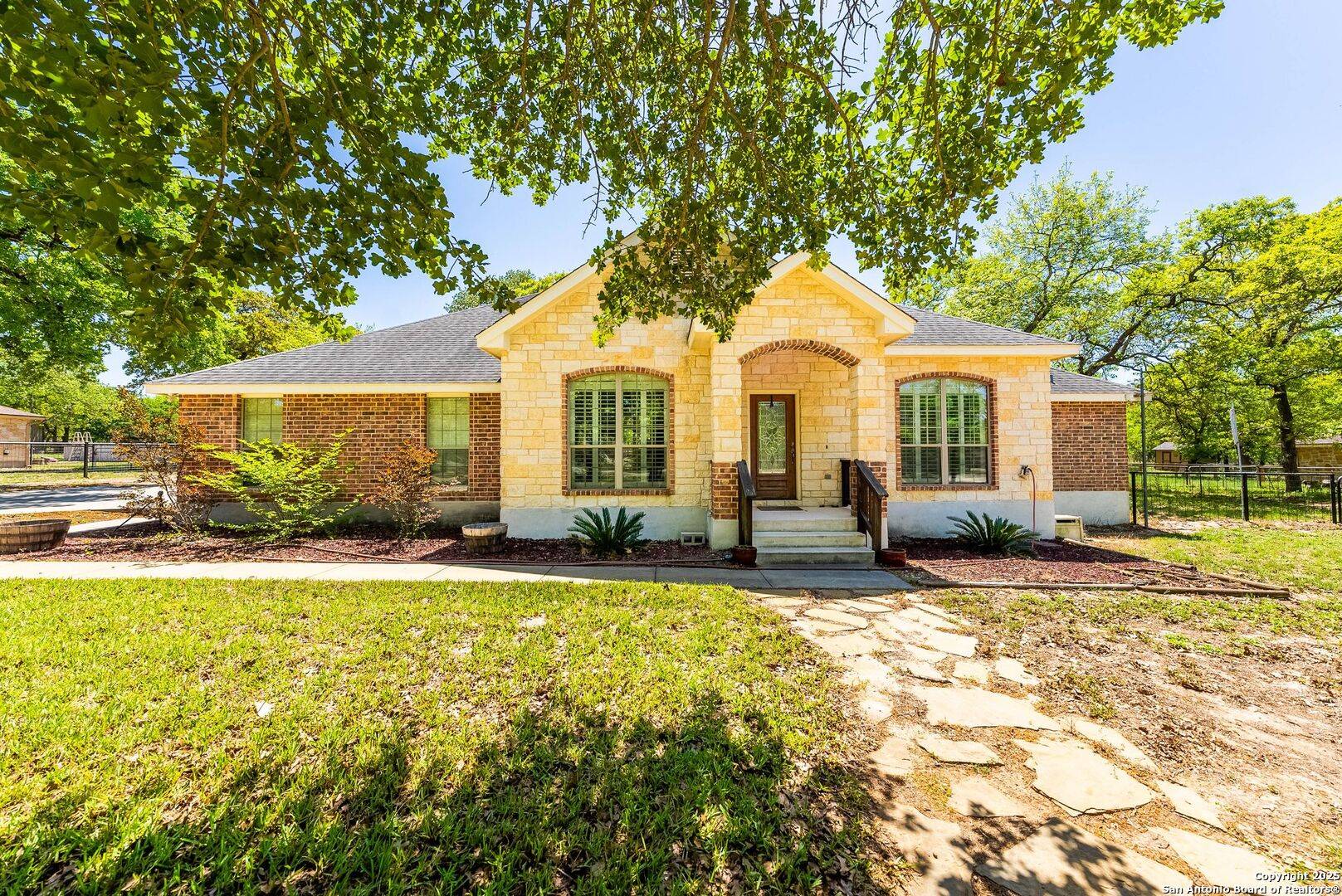 La Vernia, TX 78121,162 Champions Blvd