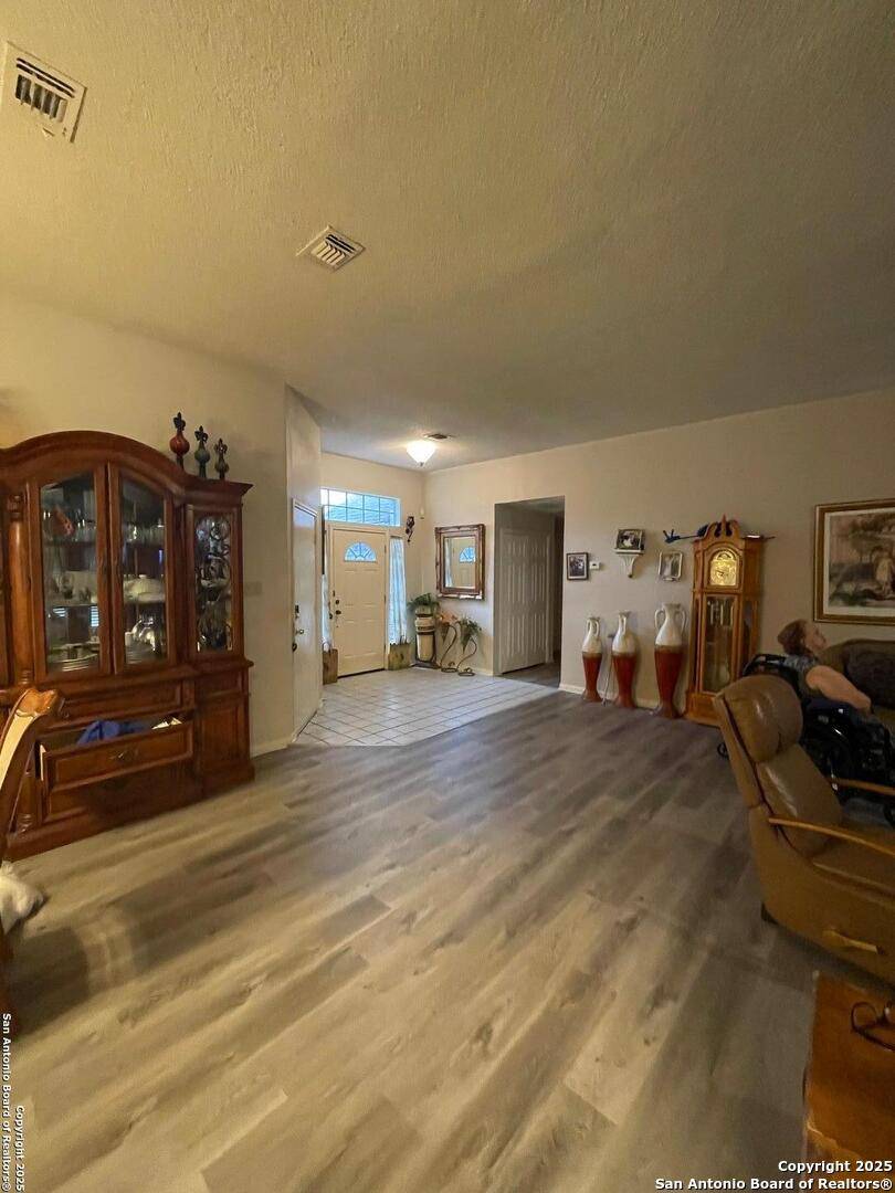 San Antonio, TX 78244,5123 Pine Lake